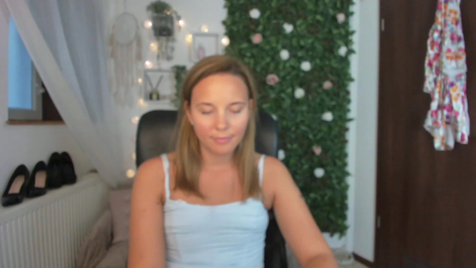 Gallery image thumbnail from Lexi_Anne18's myfreecams stream on, 08/23/2023, 10:53 image 9 of 20