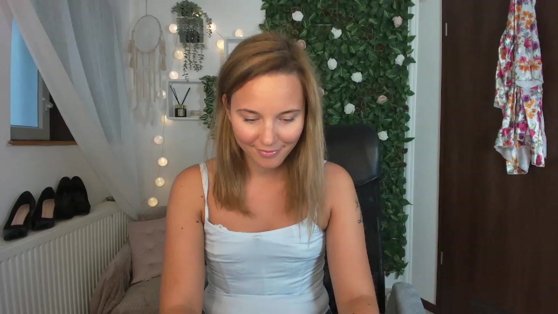 Gallery image thumbnail from Lexi_Anne18's myfreecams stream on, 08/23/2023, 10:53 image 2 of 20
