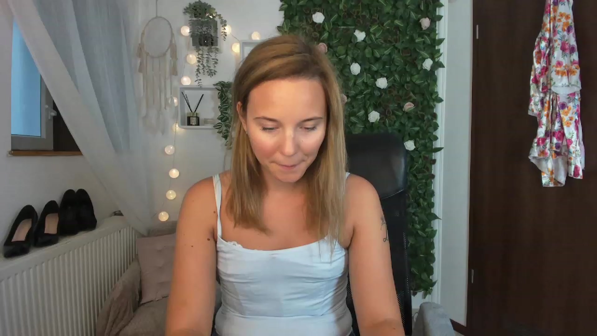 Gallery image thumbnail from Lexi_Anne18's myfreecams stream on, 08/23/2023, 10:53 image 3 of 20