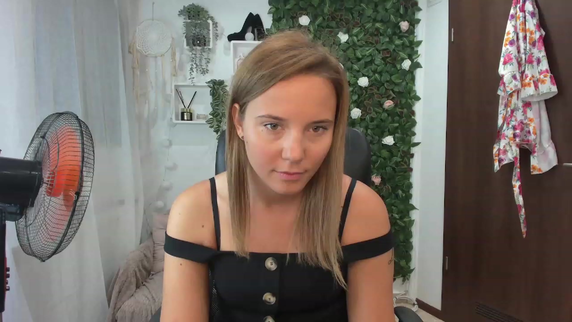 Gallery image thumbnail from Lexi_Anne18's myfreecams stream on, 08/26/2023, 08:46 image 15 of 20