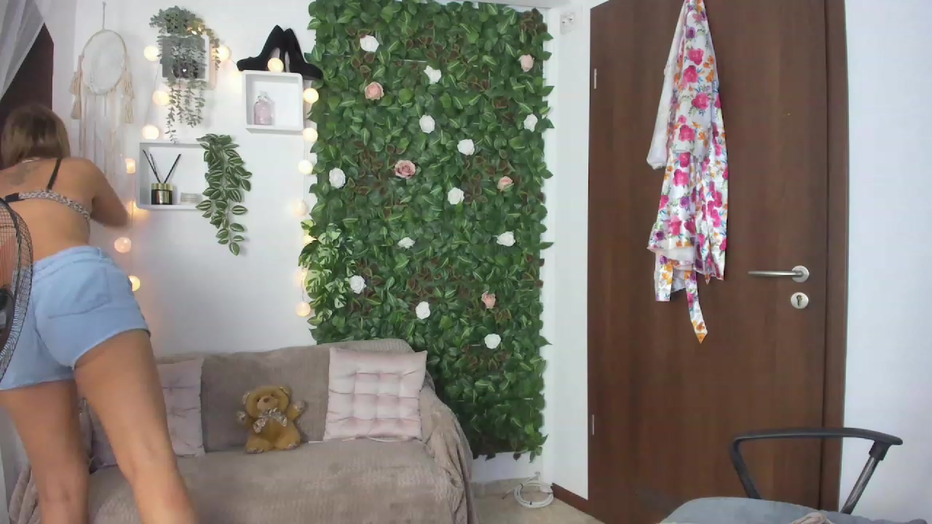 Gallery image thumbnail from Lexi_Anne18's myfreecams stream on, 08/30/2023, 09:27 image 16 of 20