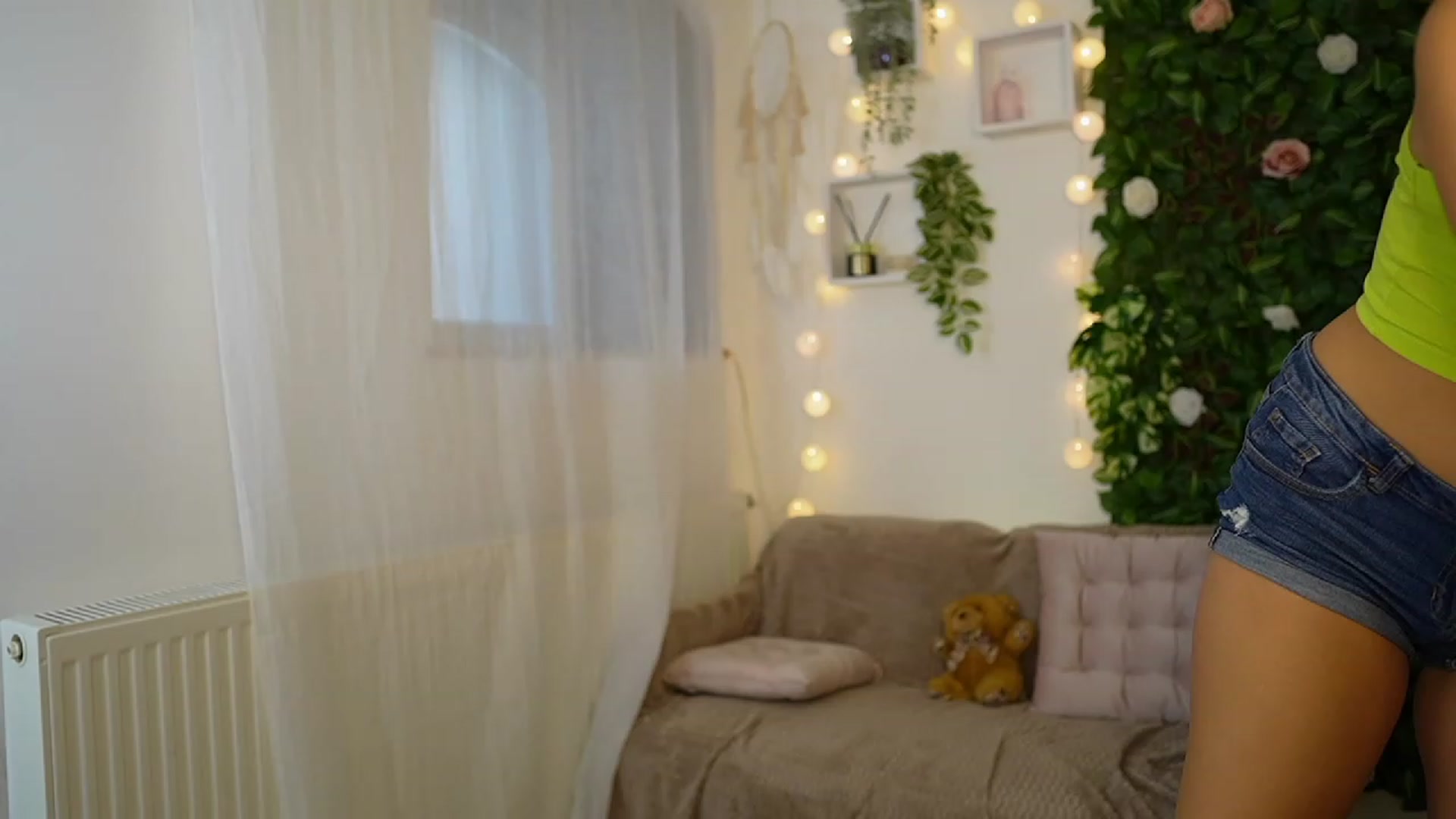 Gallery image thumbnail from Lexi_Anne18's myfreecams stream on, 09/13/2023, 09:44 image 17 of 20