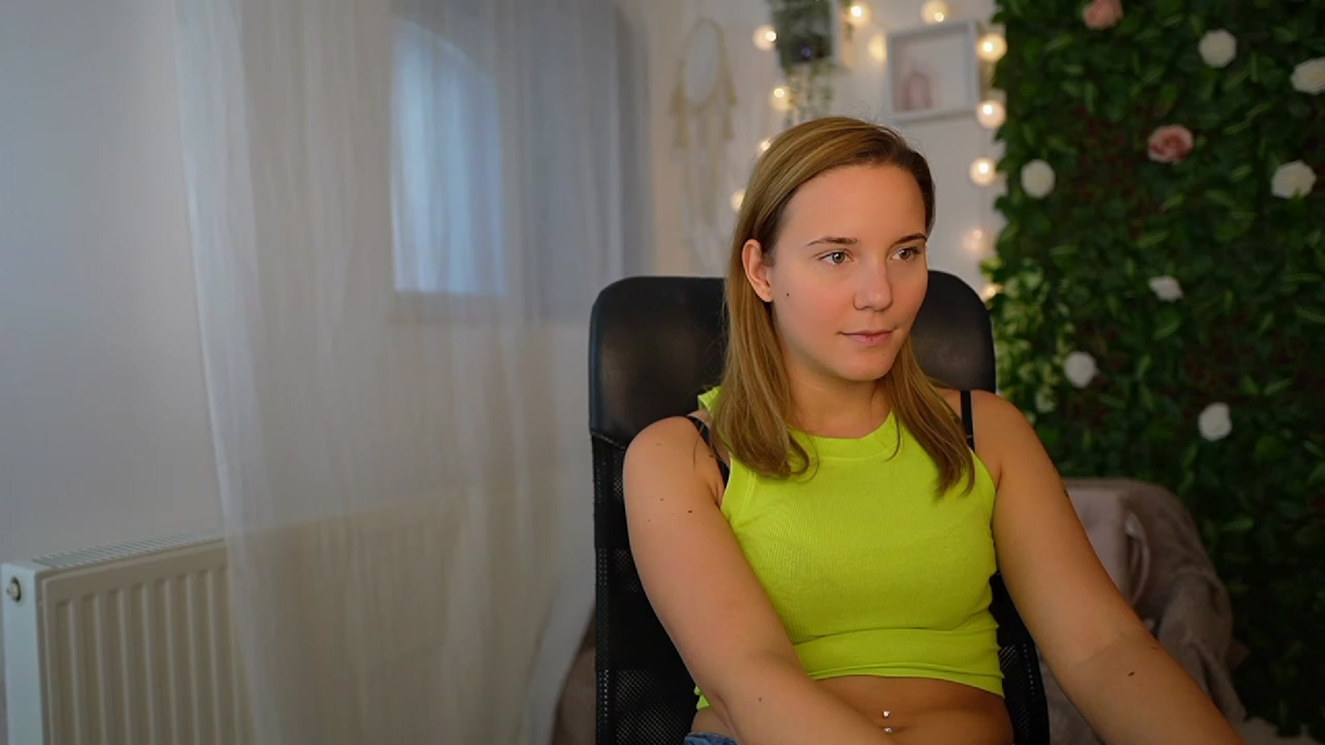Gallery image thumbnail from Lexi_Anne18's myfreecams stream on, 09/13/2023, 09:44 image 3 of 20