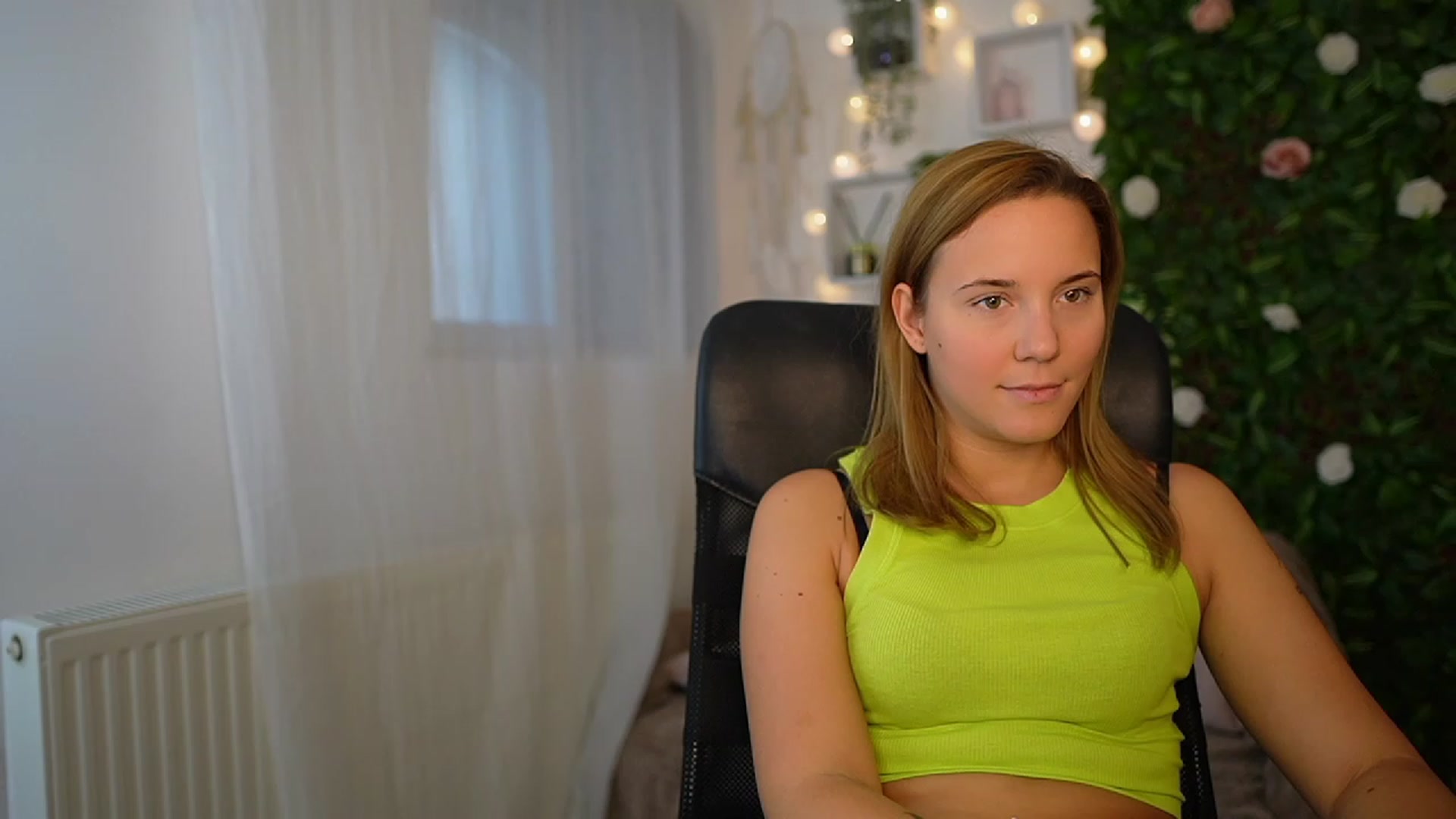 Gallery image thumbnail from Lexi_Anne18's myfreecams stream on, 09/13/2023, 09:44 image 14 of 20