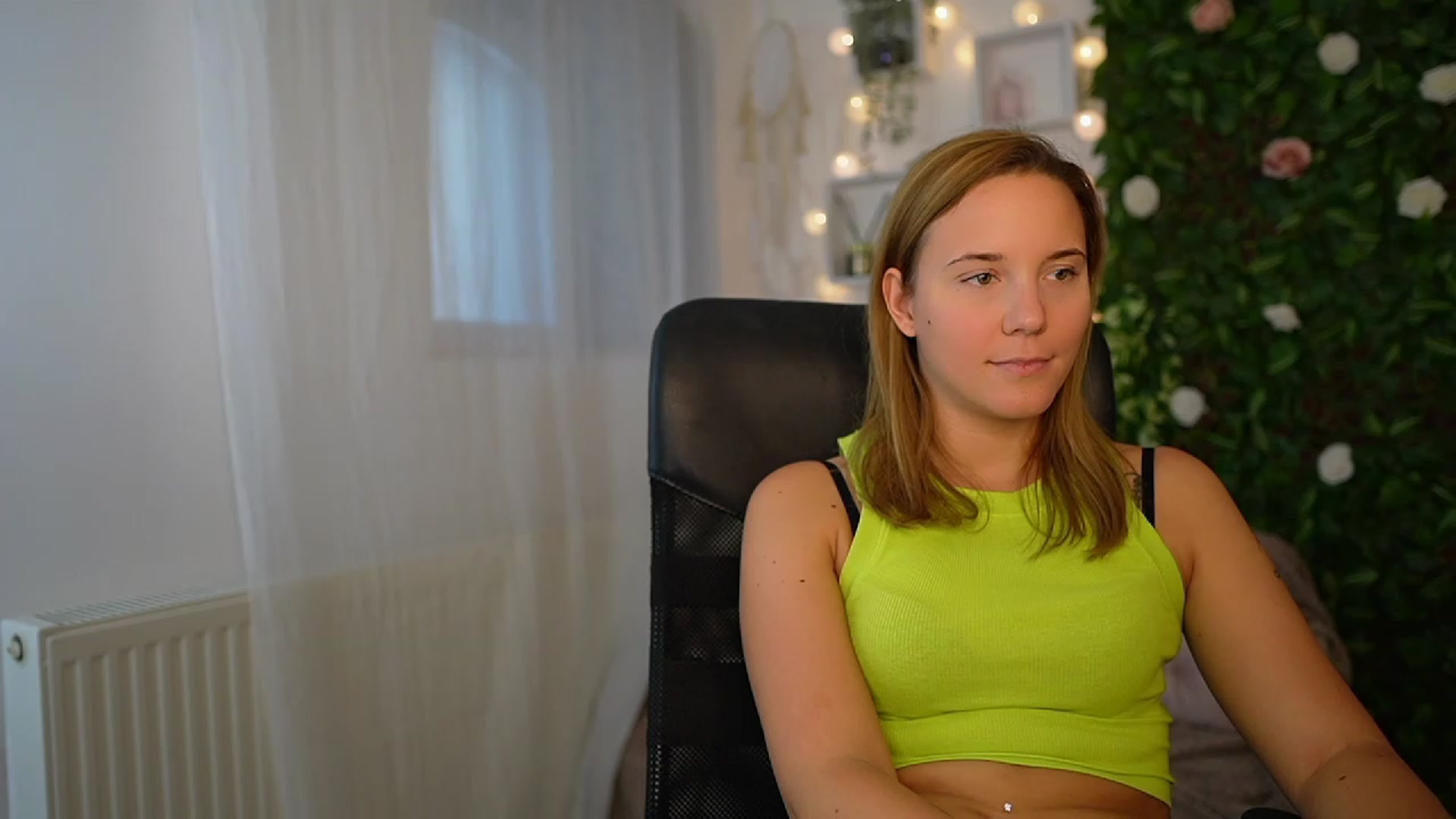 Gallery image thumbnail from Lexi_Anne18's myfreecams stream on, 09/13/2023, 09:44 image 18 of 20