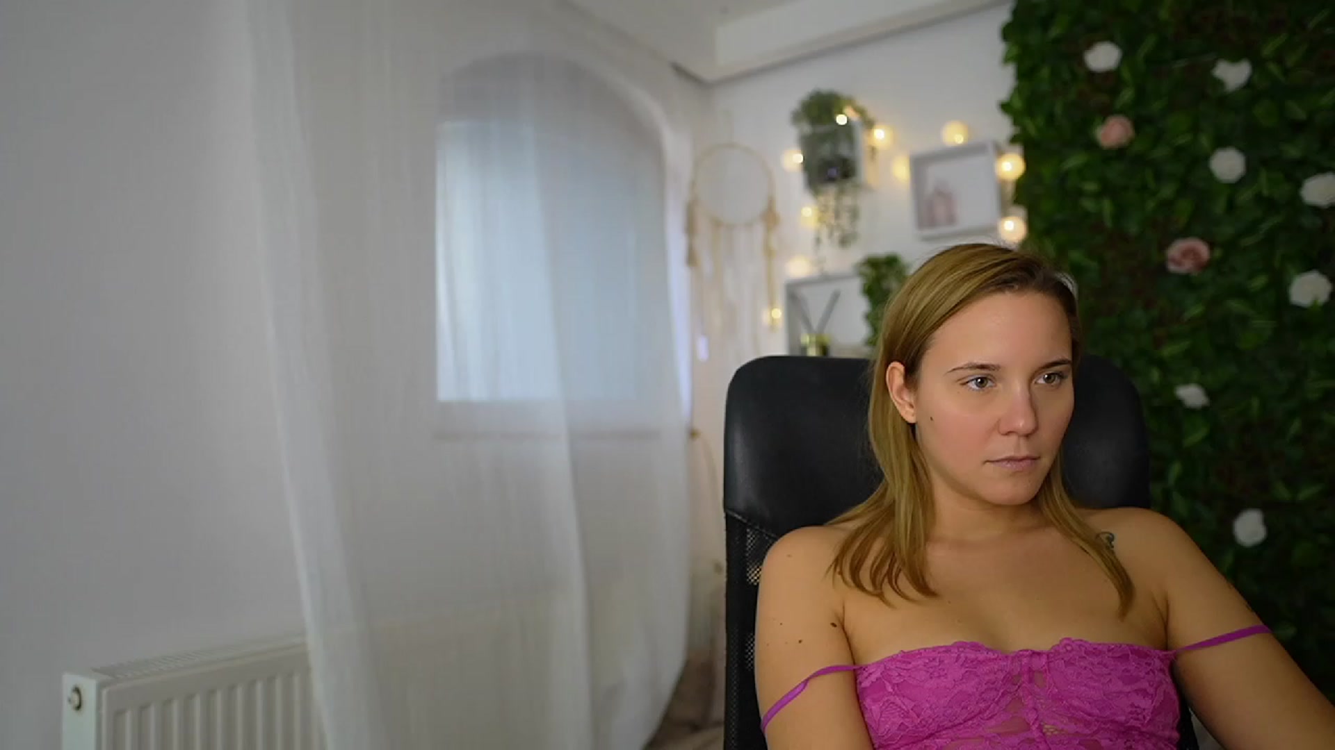Gallery image thumbnail from Lexi_Anne18's myfreecams stream on, 09/14/2023, 11:20 image 15 of 20