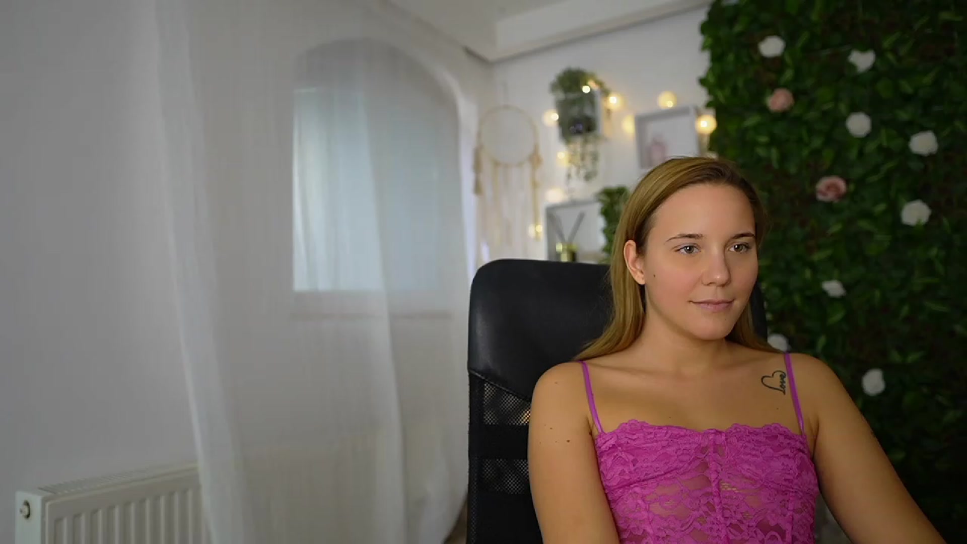 Gallery image thumbnail from Lexi_Anne18's myfreecams stream on, 09/14/2023, 11:20 image 2 of 20