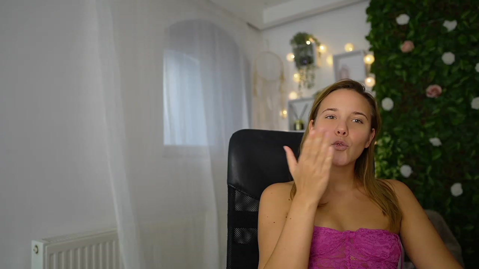 Gallery image thumbnail from Lexi_Anne18's myfreecams stream on, 09/14/2023, 12:53 image 8 of 20
