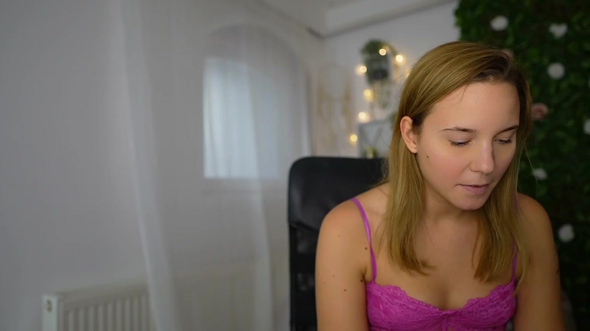 Gallery image thumbnail from Lexi_Anne18's myfreecams stream on, 09/14/2023, 12:53 image 16 of 20