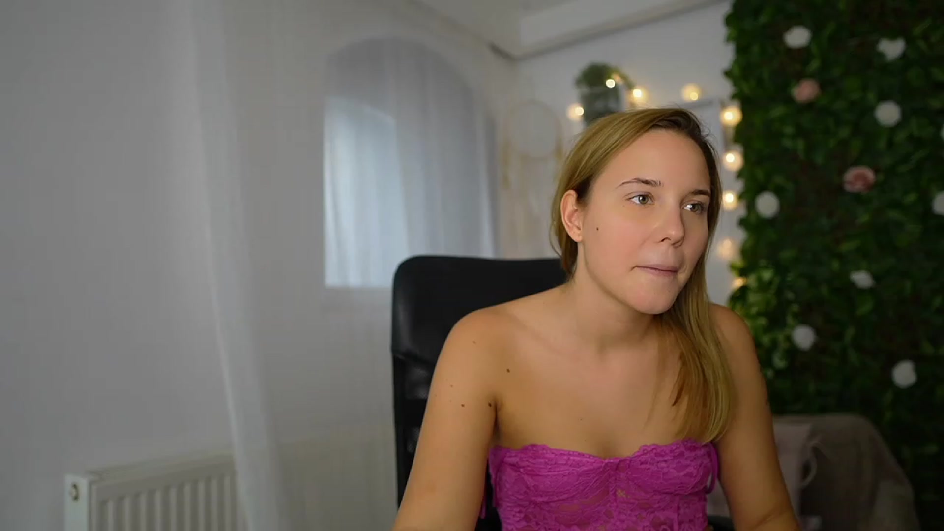 Gallery image thumbnail from Lexi_Anne18's myfreecams stream on, 09/14/2023, 12:53 image 14 of 20