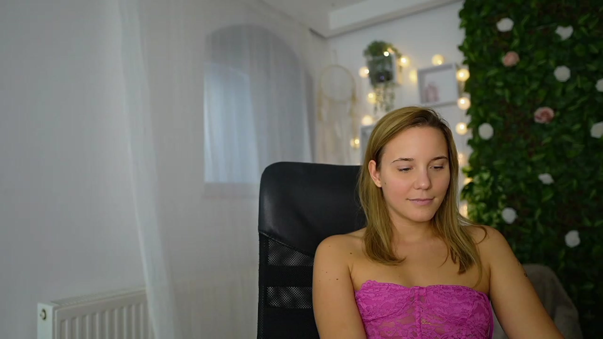 Gallery image thumbnail from Lexi_Anne18's myfreecams stream on, 09/14/2023, 12:53 image 4 of 20