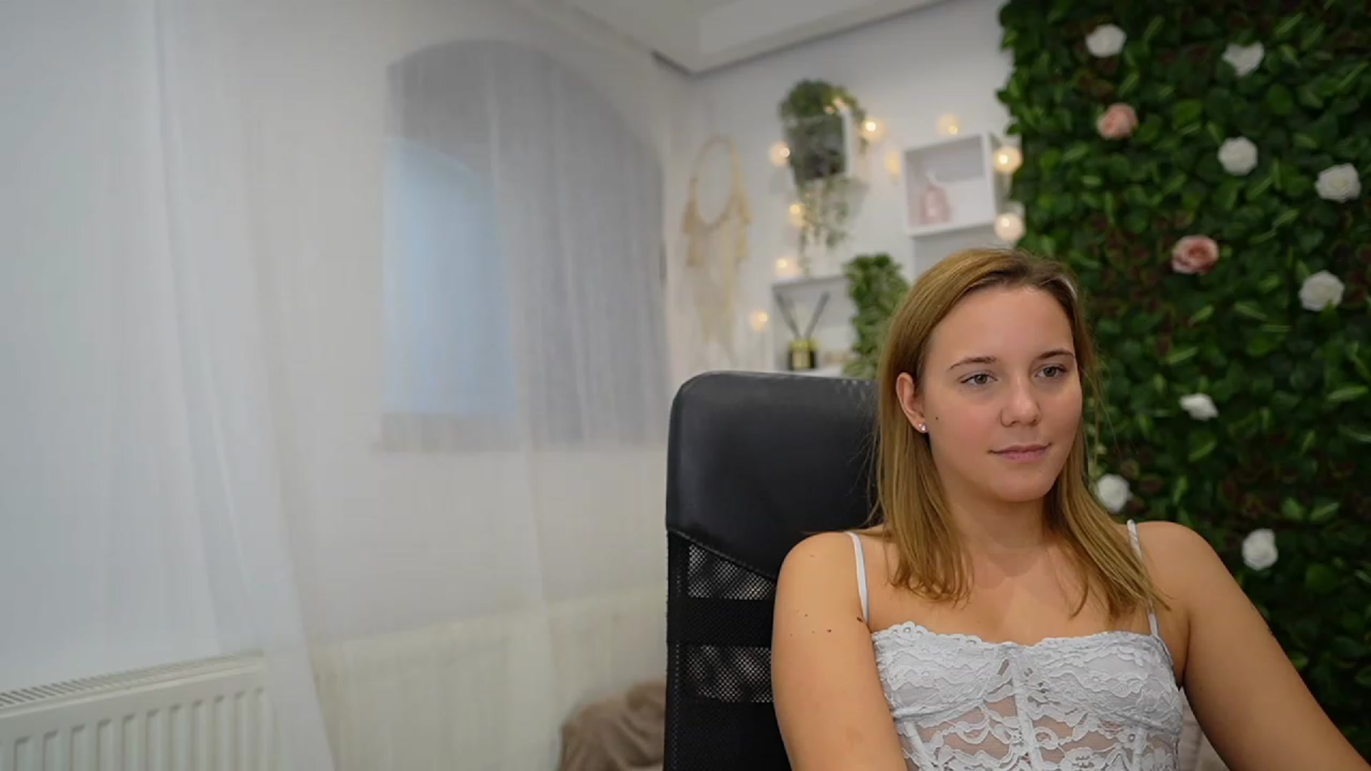 Gallery image thumbnail from Lexi_Anne18's myfreecams stream on, 09/20/2023, 09:35 image 19 of 20