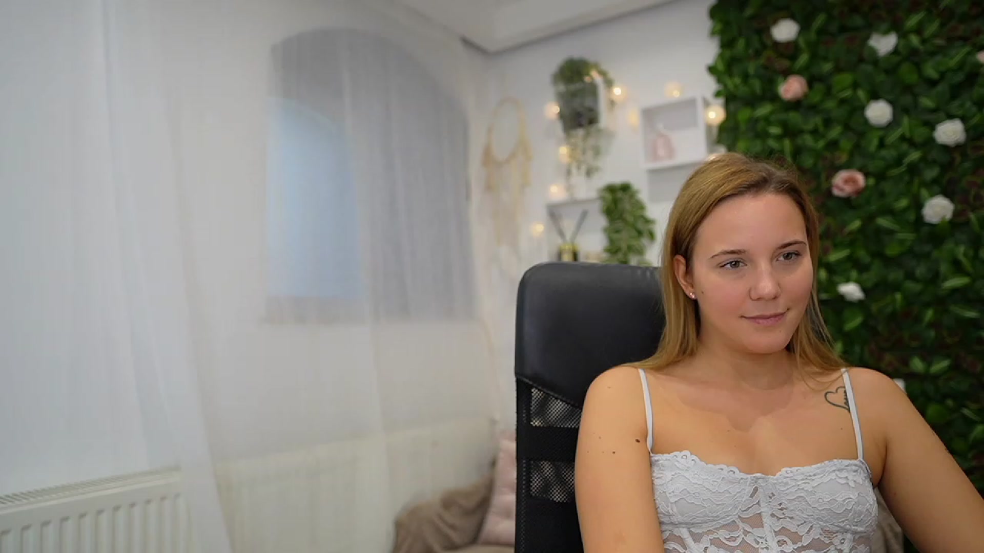 Gallery image thumbnail from Lexi_Anne18's myfreecams stream on, 09/20/2023, 09:35 image 15 of 20