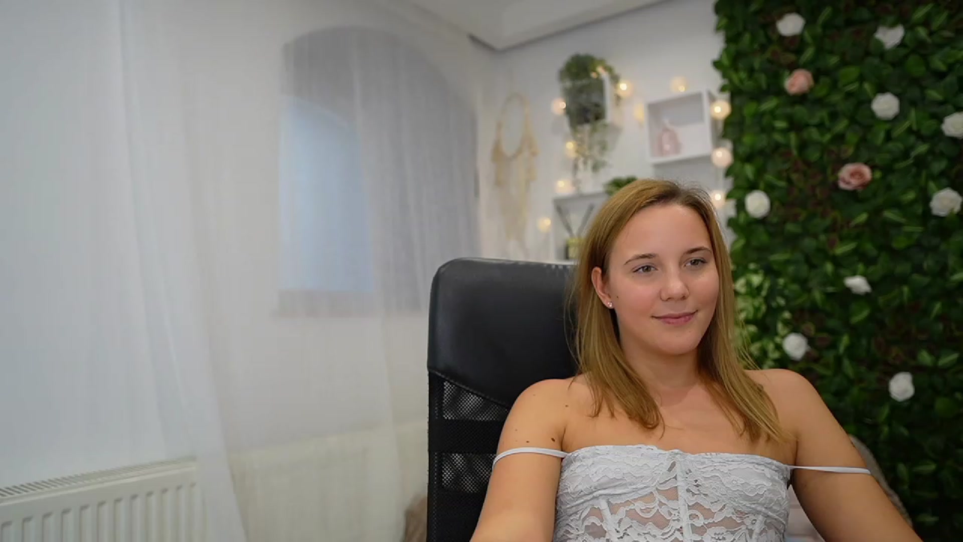 Gallery image thumbnail from Lexi_Anne18's myfreecams stream on, 09/20/2023, 12:28 image 20 of 20