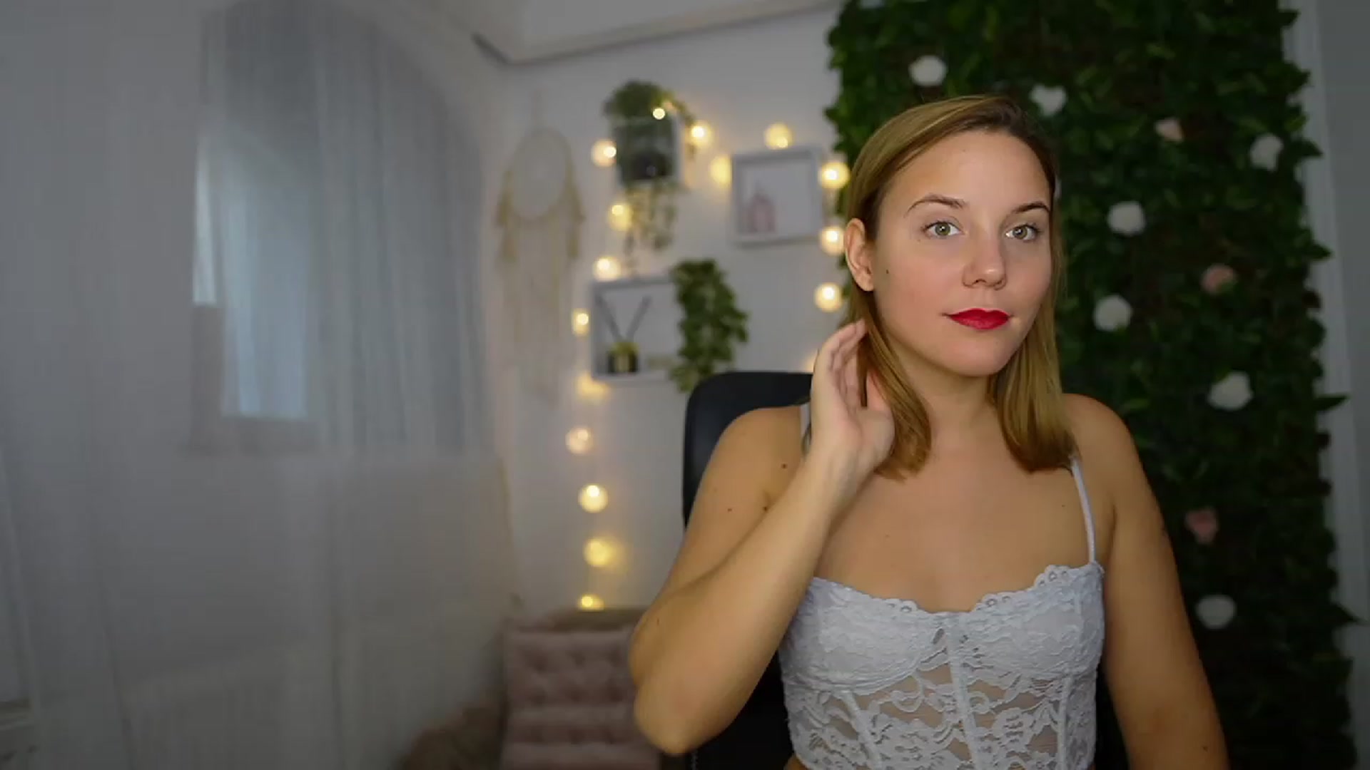 Gallery image thumbnail from Lexi_Anne18's myfreecams stream on, 09/23/2023, 10:29 image 7 of 20