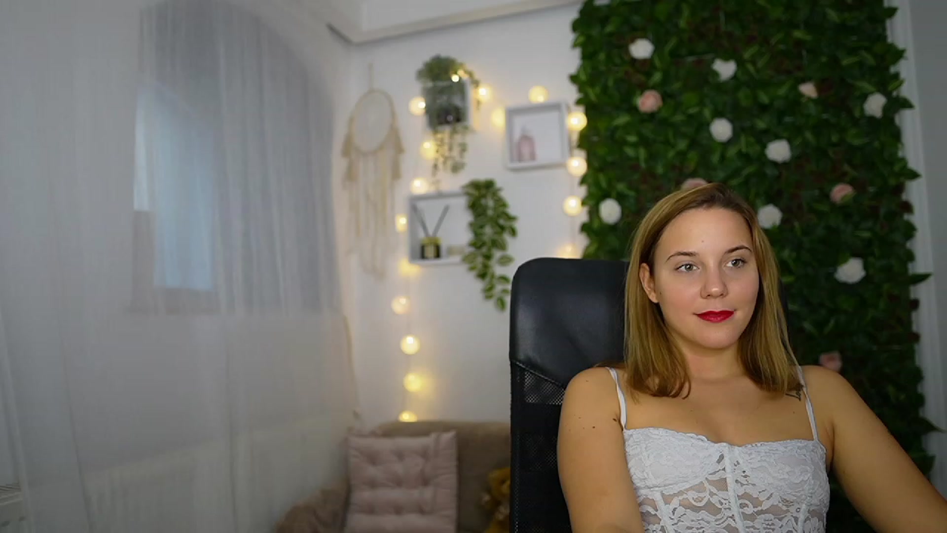 Gallery image thumbnail from Lexi_Anne18's myfreecams stream on, 09/23/2023, 10:29 image 2 of 20