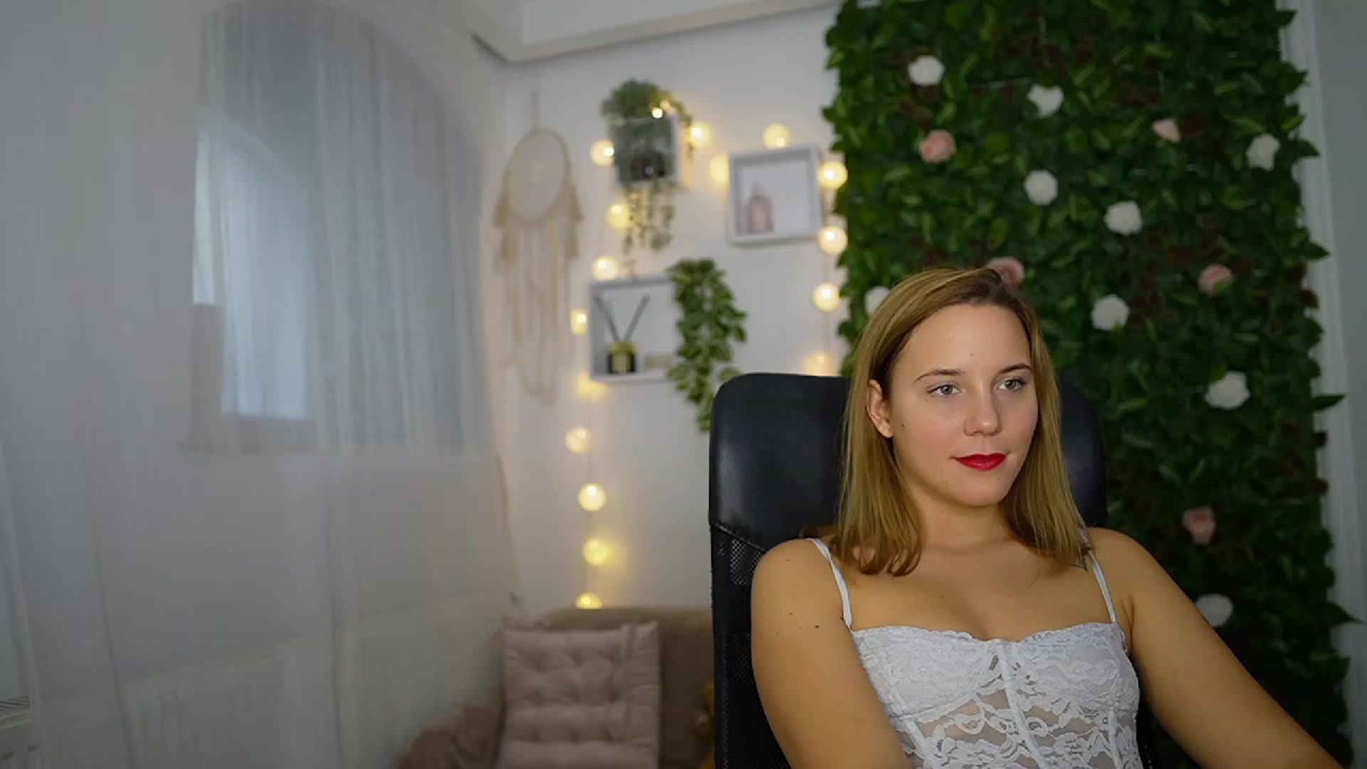Gallery image thumbnail from Lexi_Anne18's myfreecams stream on, 09/23/2023, 10:29 image 3 of 20