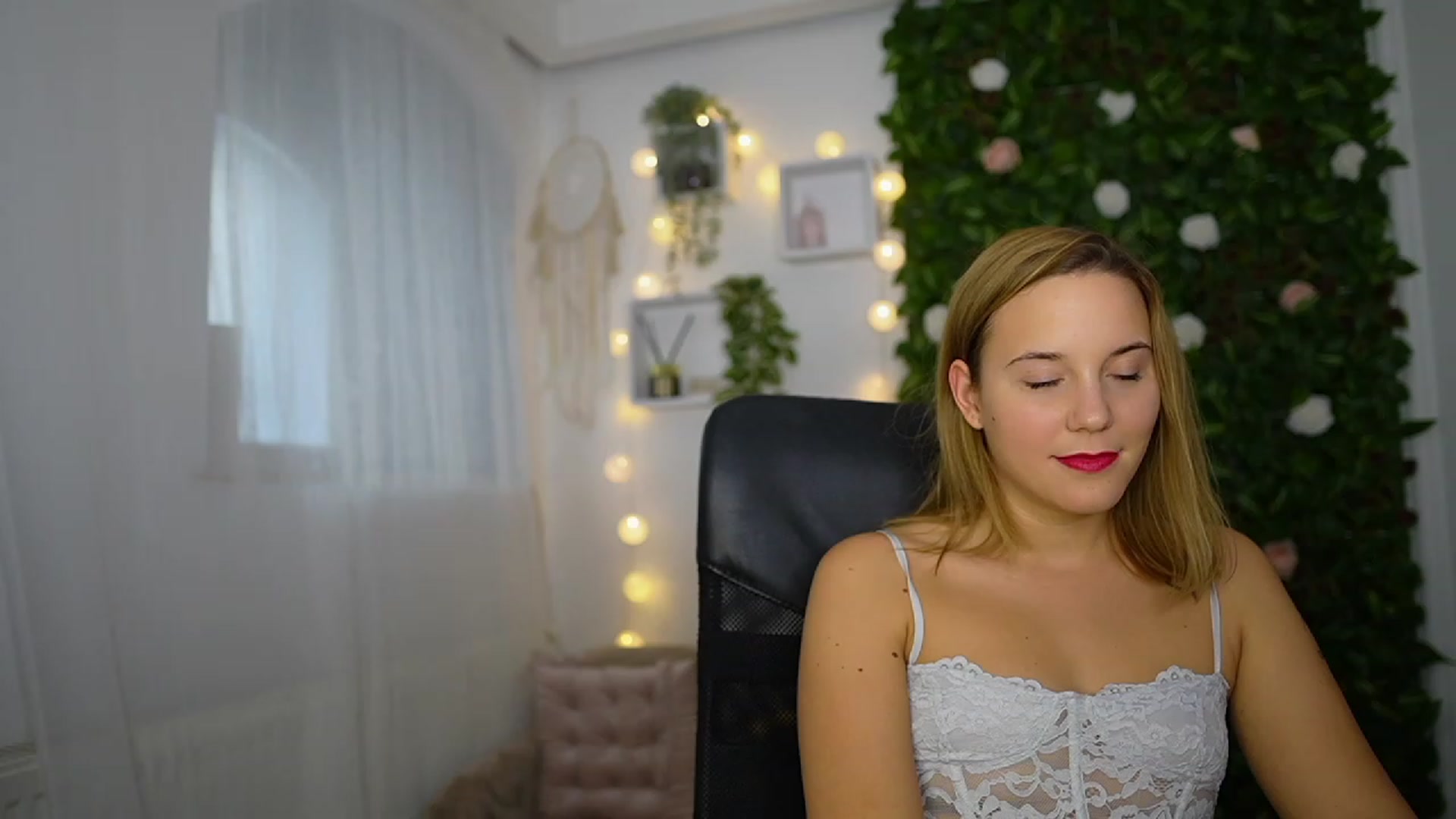 Gallery image thumbnail from Lexi_Anne18's myfreecams stream on, 09/23/2023, 11:29 image 14 of 20