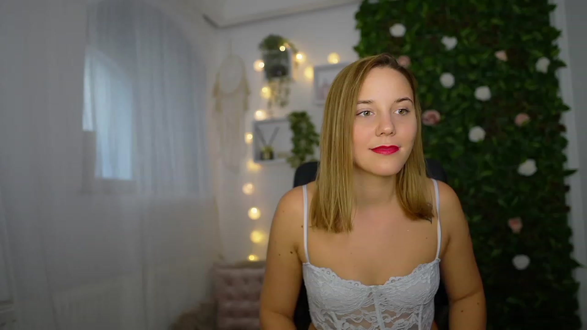 Gallery image thumbnail from Lexi_Anne18's myfreecams stream on, 09/23/2023, 11:29 image 8 of 20