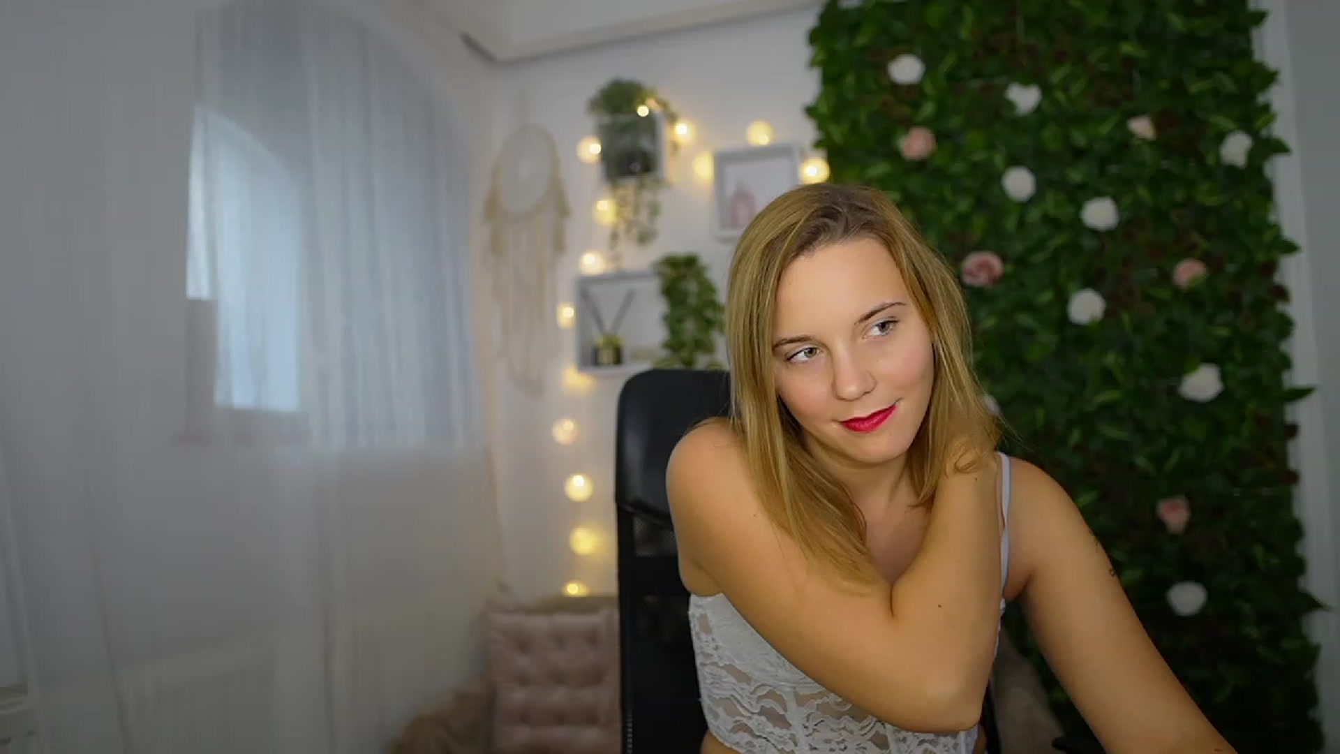 Gallery image thumbnail from Lexi_Anne18's myfreecams stream on, 09/23/2023, 11:29 image 10 of 20