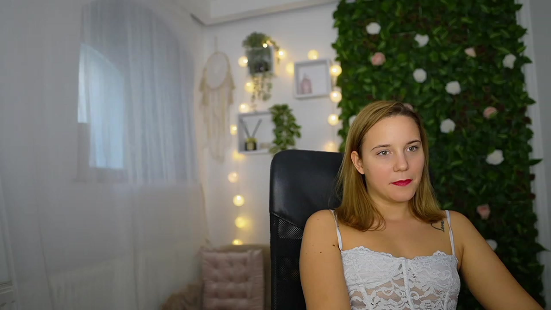 Gallery image thumbnail from Lexi_Anne18's myfreecams stream on, 09/23/2023, 11:29 image 5 of 20