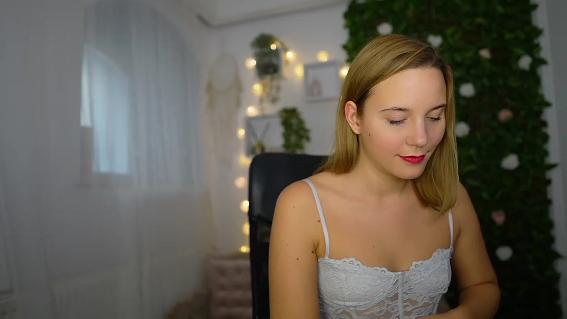Gallery image thumbnail from Lexi_Anne18's myfreecams stream on, 09/23/2023, 11:29 image 16 of 20