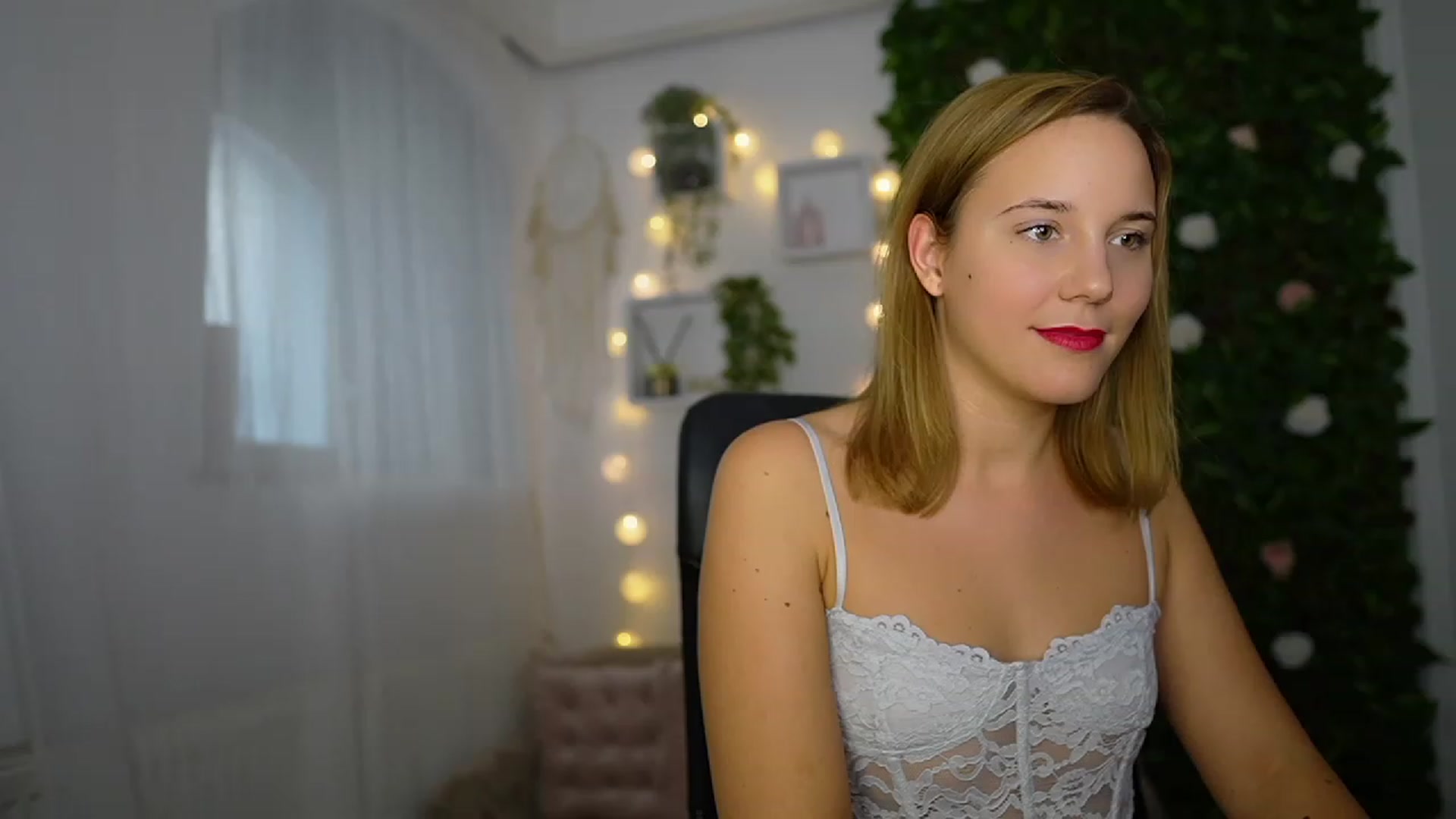 Gallery image thumbnail from Lexi_Anne18's myfreecams stream on, 09/23/2023, 11:29 image 13 of 20