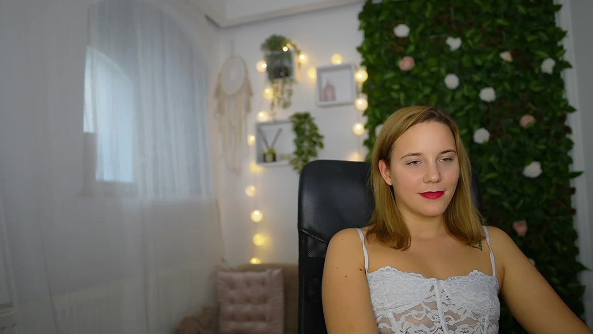 Gallery image thumbnail from Lexi_Anne18's myfreecams stream on, 09/23/2023, 11:29 image 12 of 20