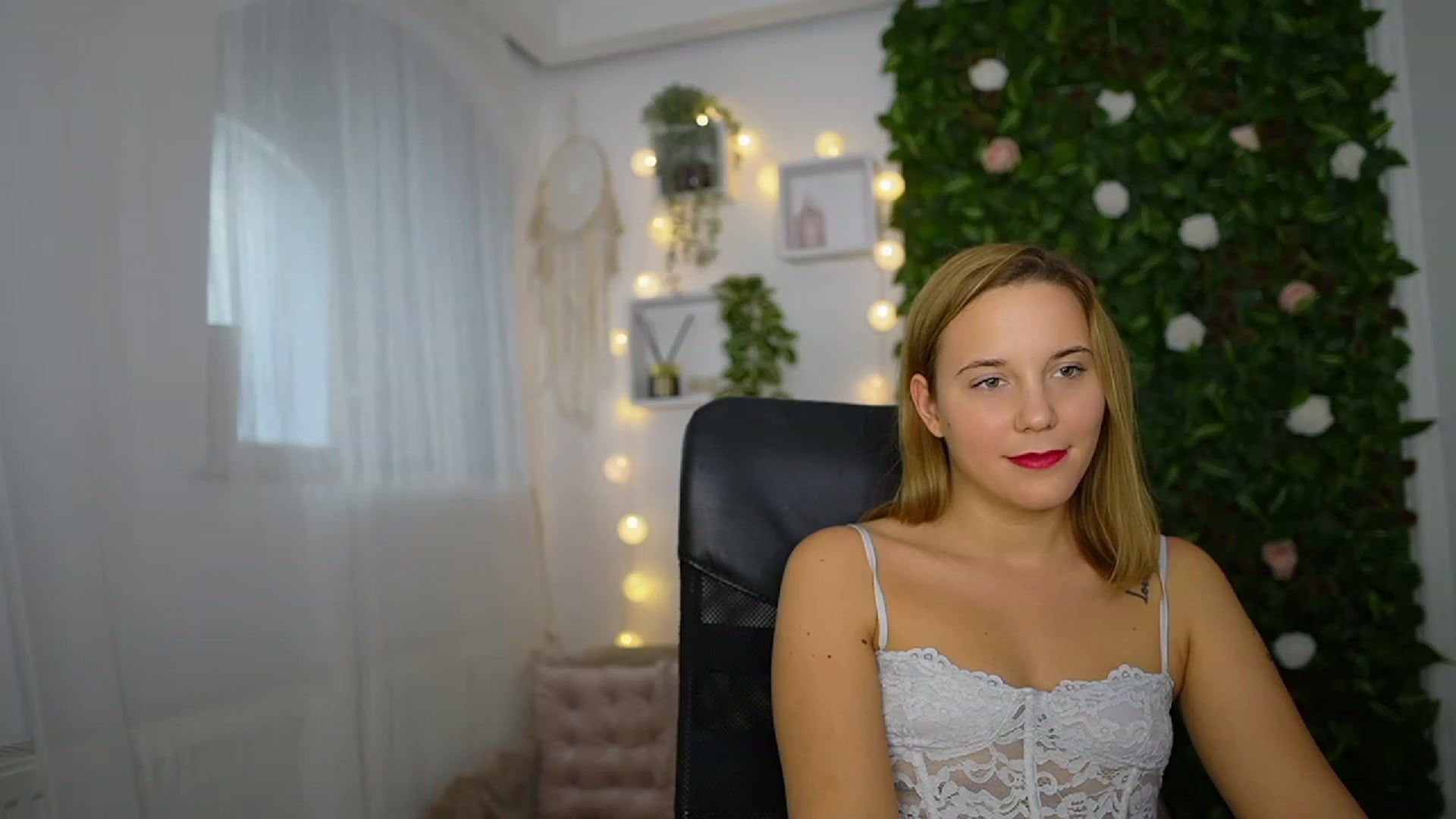 Gallery image thumbnail from Lexi_Anne18's myfreecams stream on, 09/23/2023, 11:29 image 17 of 20