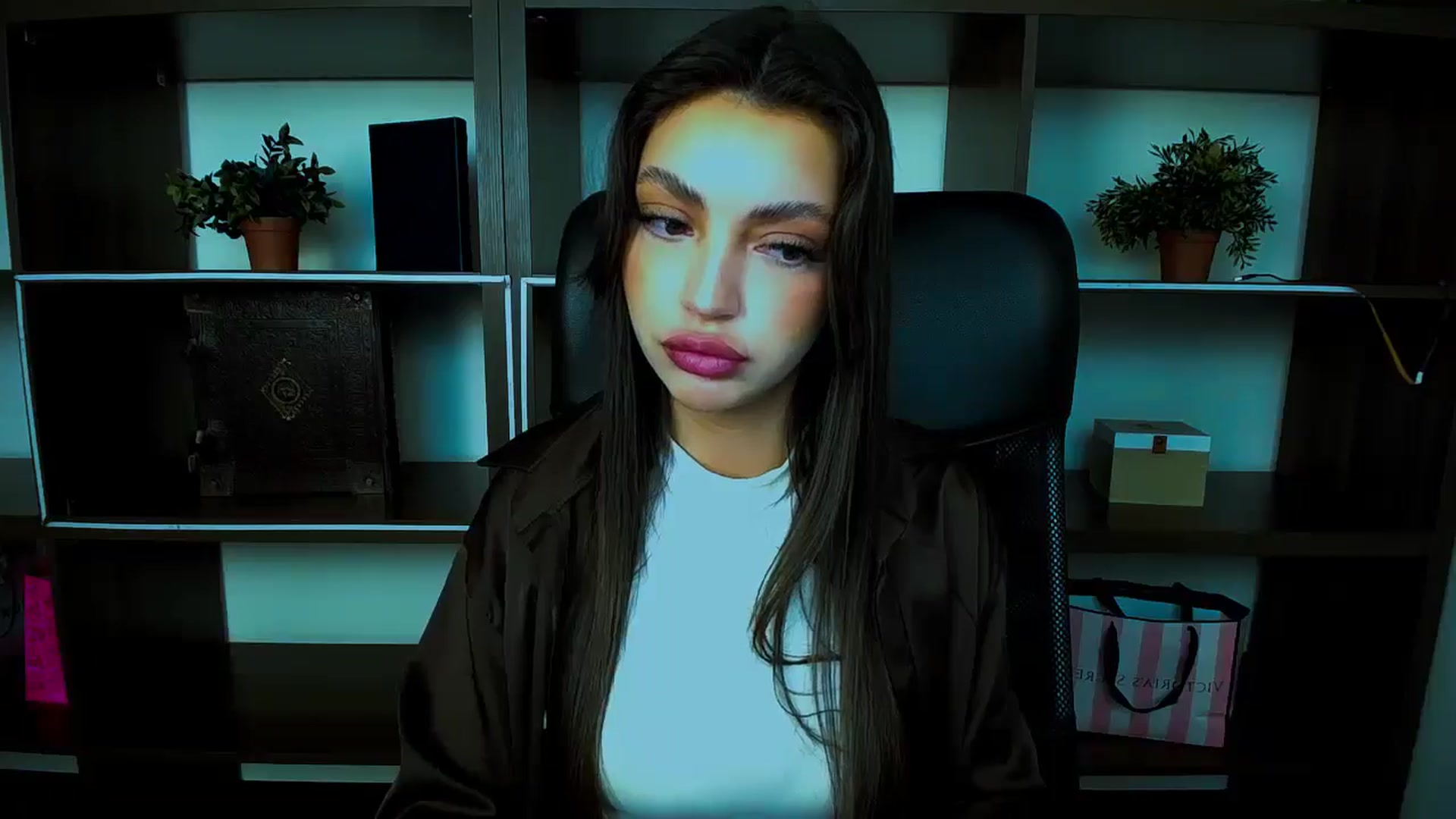 Gallery image thumbnail from Lexi_Jos's myfreecams stream on, 04/24/2025, 11:59 image 15 of 20