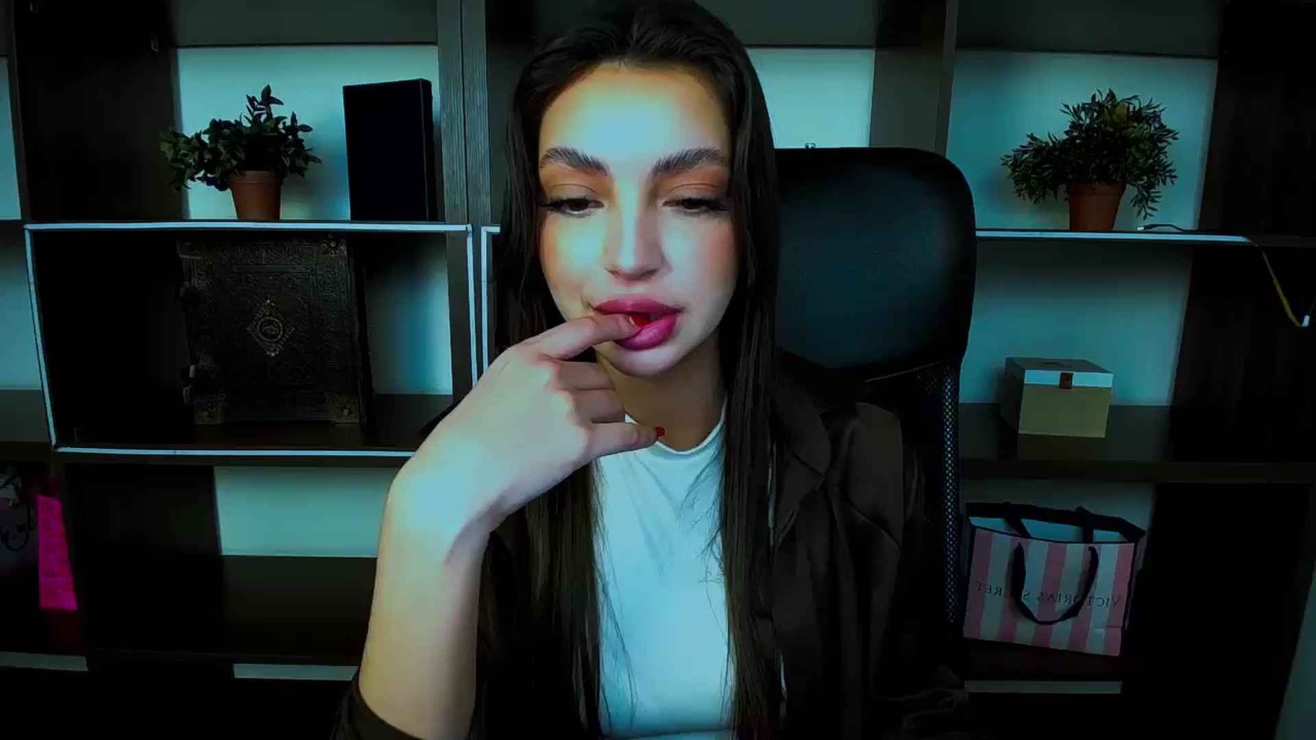 Gallery image thumbnail from Lexi_Jos's myfreecams stream on, 04/24/2025, 14:23 image 16 of 20