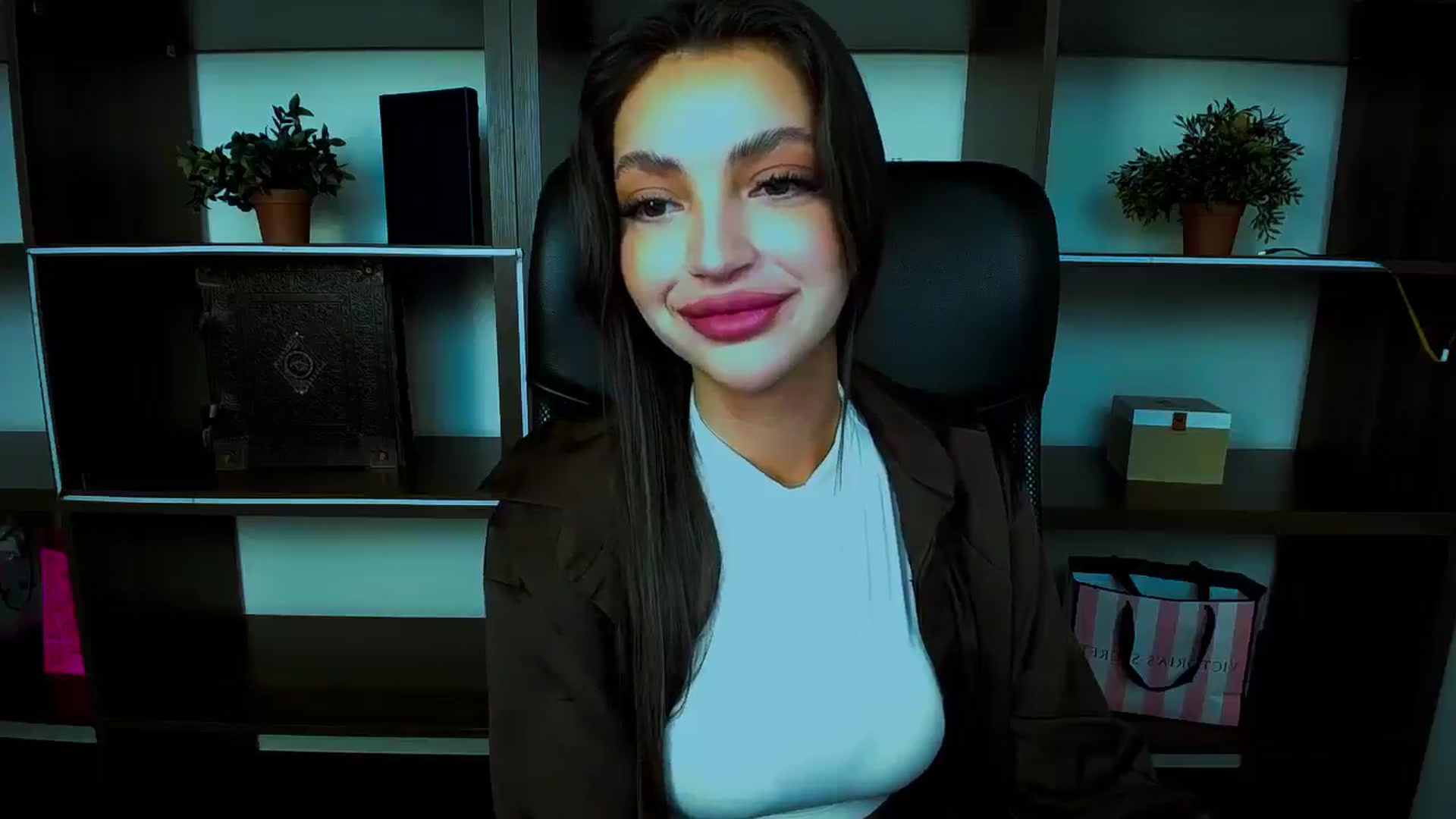 Gallery image thumbnail from Lexi_Jos's myfreecams stream on, 04/24/2025, 14:23 image 17 of 20