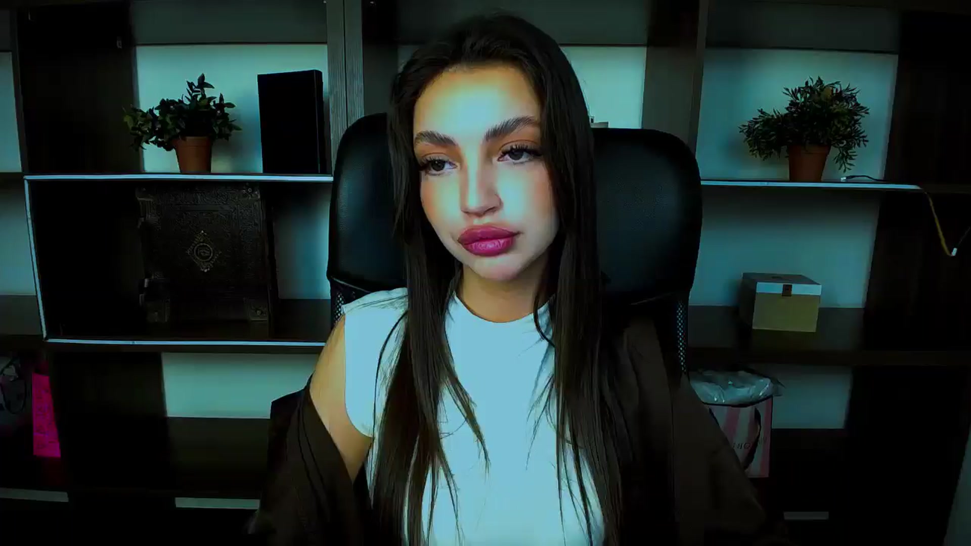 Gallery image thumbnail from Lexi_Jos's myfreecams stream on, 04/24/2025, 16:33 image 16 of 20