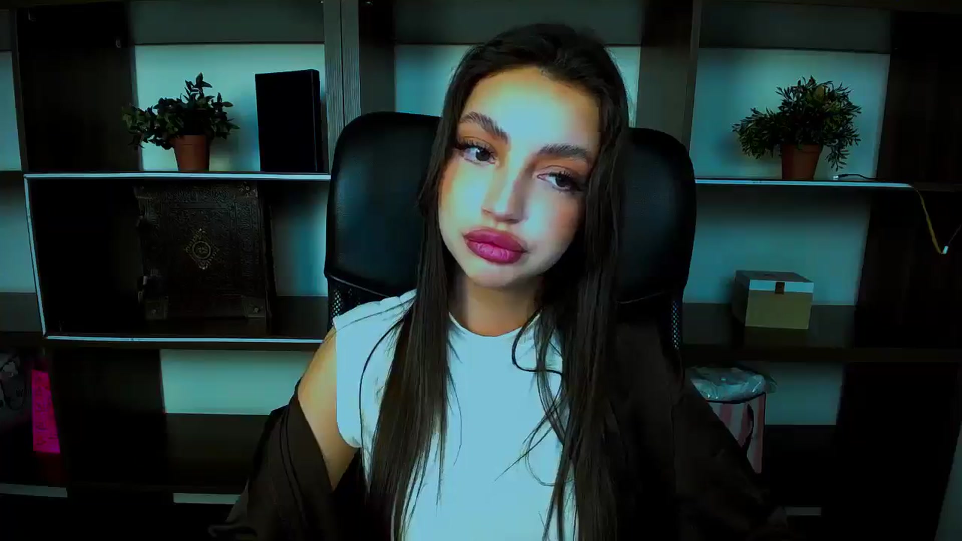 Gallery image thumbnail from Lexi_Jos's myfreecams stream on, 04/24/2025, 16:33 image 18 of 20