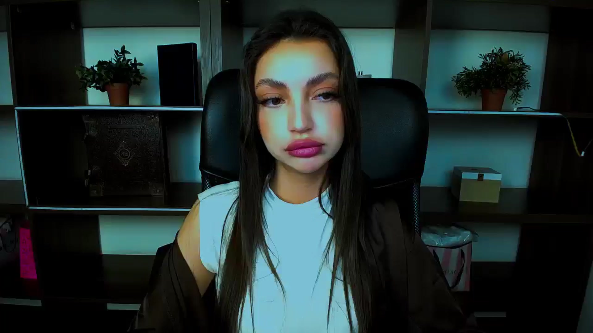 Gallery image thumbnail from Lexi_Jos's myfreecams stream on, 04/24/2025, 16:33 image 17 of 20