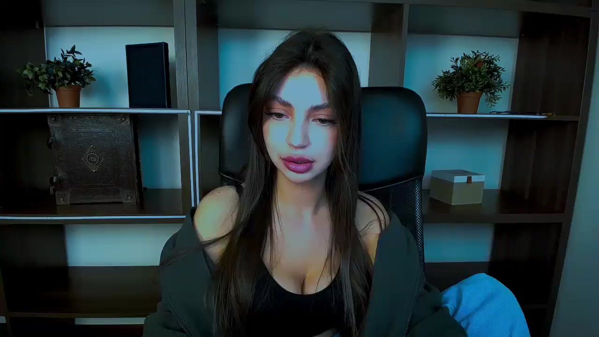 Gallery image thumbnail from Lexi_Jos's myfreecams stream on, 05/02/2025, 13:37 image 6 of 20