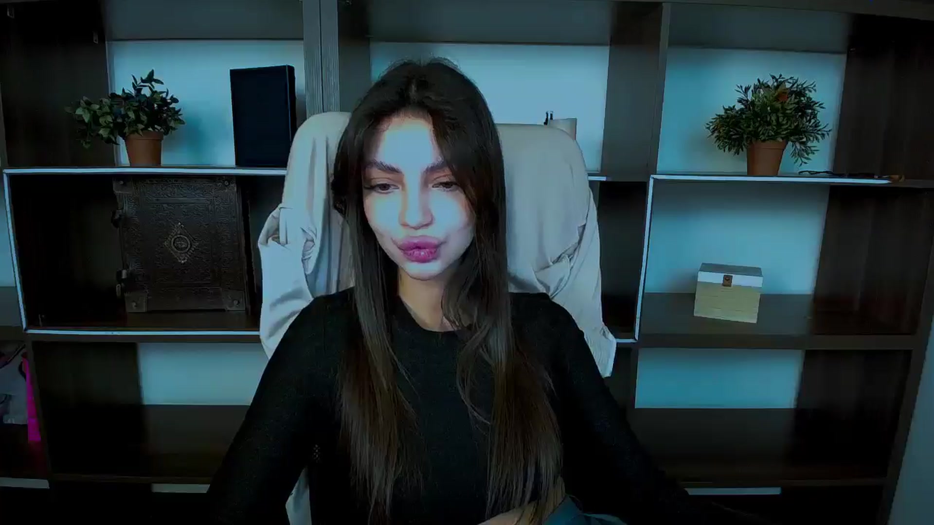 Gallery image thumbnail from Lexi_Jos's myfreecams stream on, 05/03/2025, 13:57 image 12 of 20