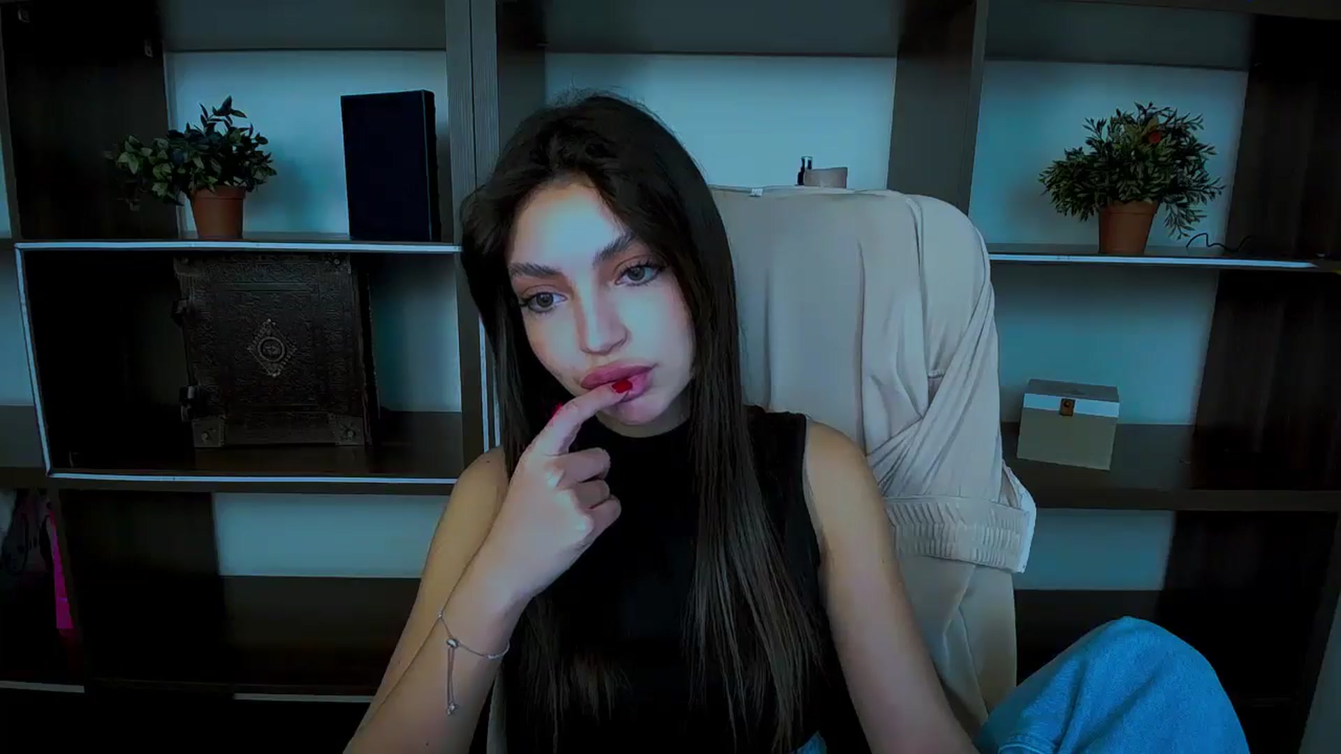 Gallery image thumbnail from Lexi_Jos's myfreecams stream on, 05/04/2025, 14:33 image 15 of 20