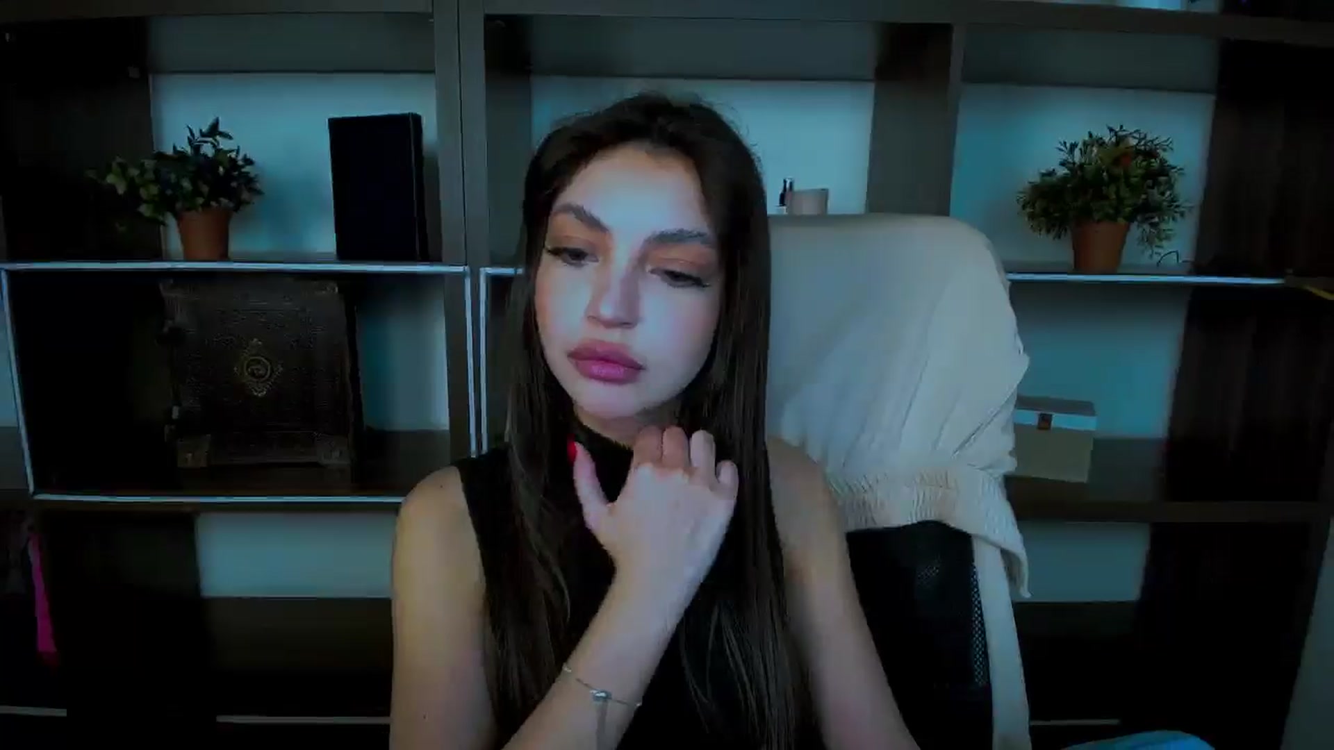 Gallery image thumbnail from Lexi_Jos's myfreecams stream on, 05/04/2025, 17:37 image 13 of 20