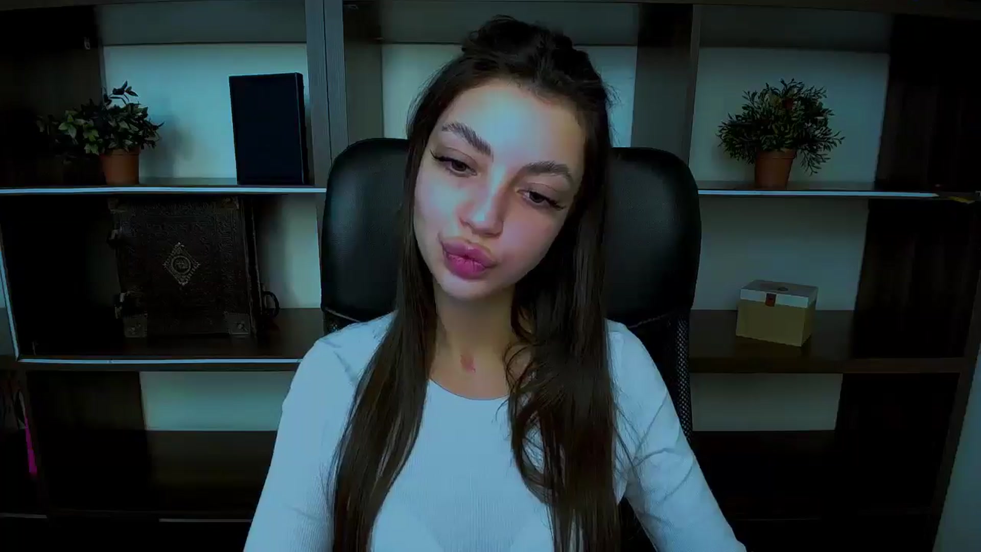 Gallery image thumbnail from Lexi_Jos's myfreecams stream on, 05/06/2025, 19:03 image 15 of 20