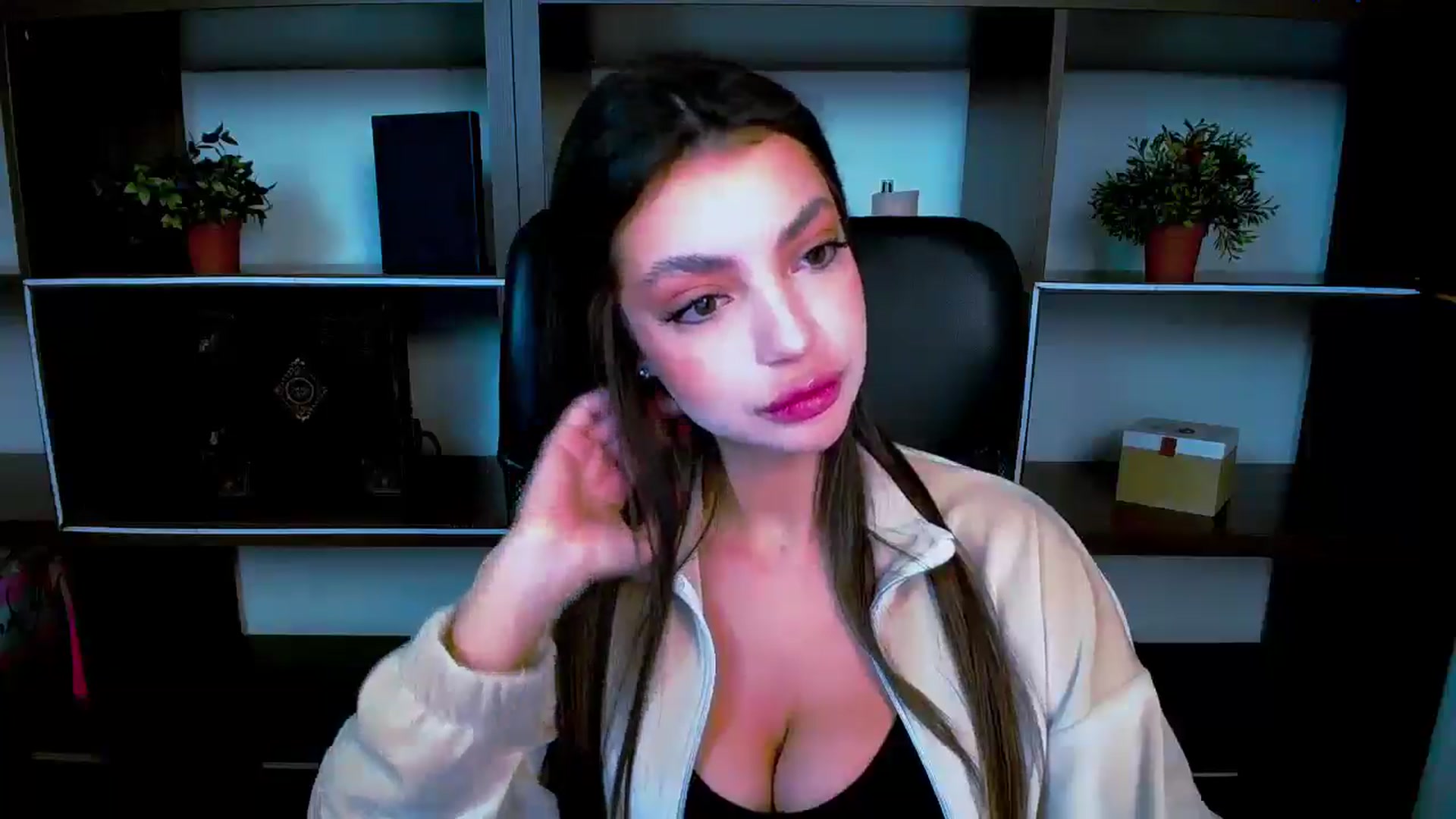Gallery image thumbnail from Lexi_Jos's myfreecams stream on, 05/08/2025, 15:59 image 12 of 20