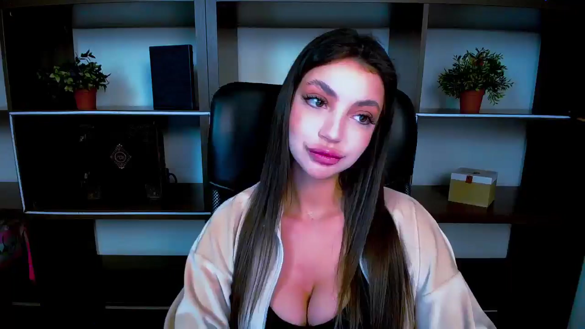 Gallery image thumbnail from Lexi_Jos's myfreecams stream on, 05/08/2025, 15:59 image 17 of 20