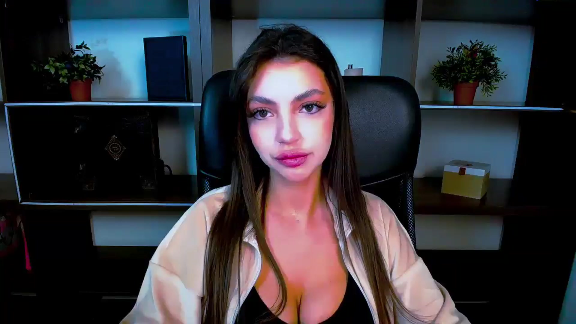 Gallery image thumbnail from Lexi_Jos's myfreecams stream on, 05/08/2025, 18:31 image 12 of 20