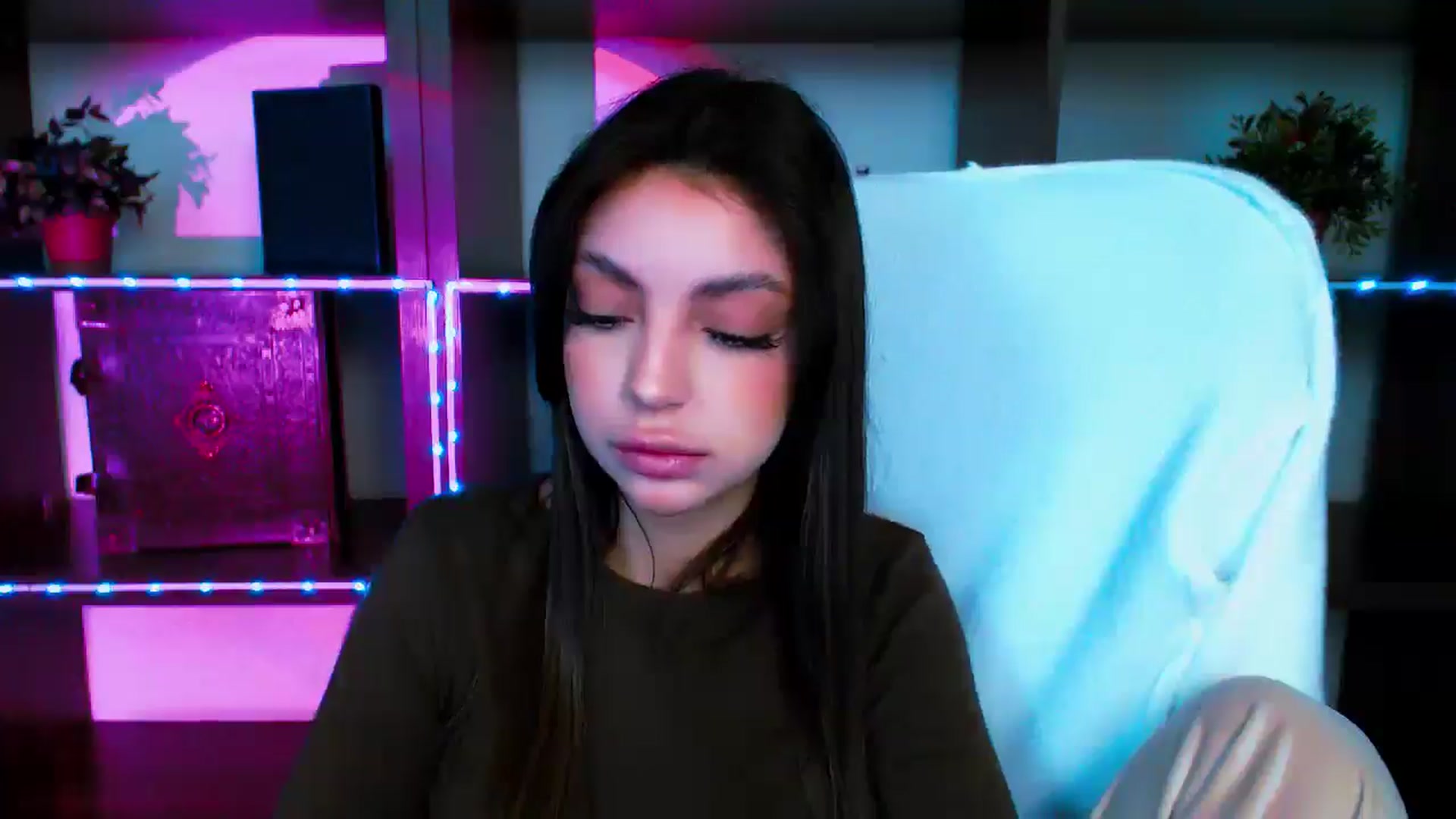Gallery image thumbnail from Lexi_Jos's myfreecams stream on, 05/13/2025, 15:57 image 5 of 20