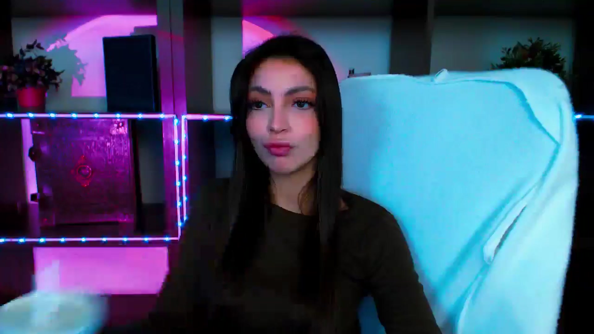 Gallery image thumbnail from Lexi_Jos's myfreecams stream on, 05/13/2025, 15:57 image 12 of 20