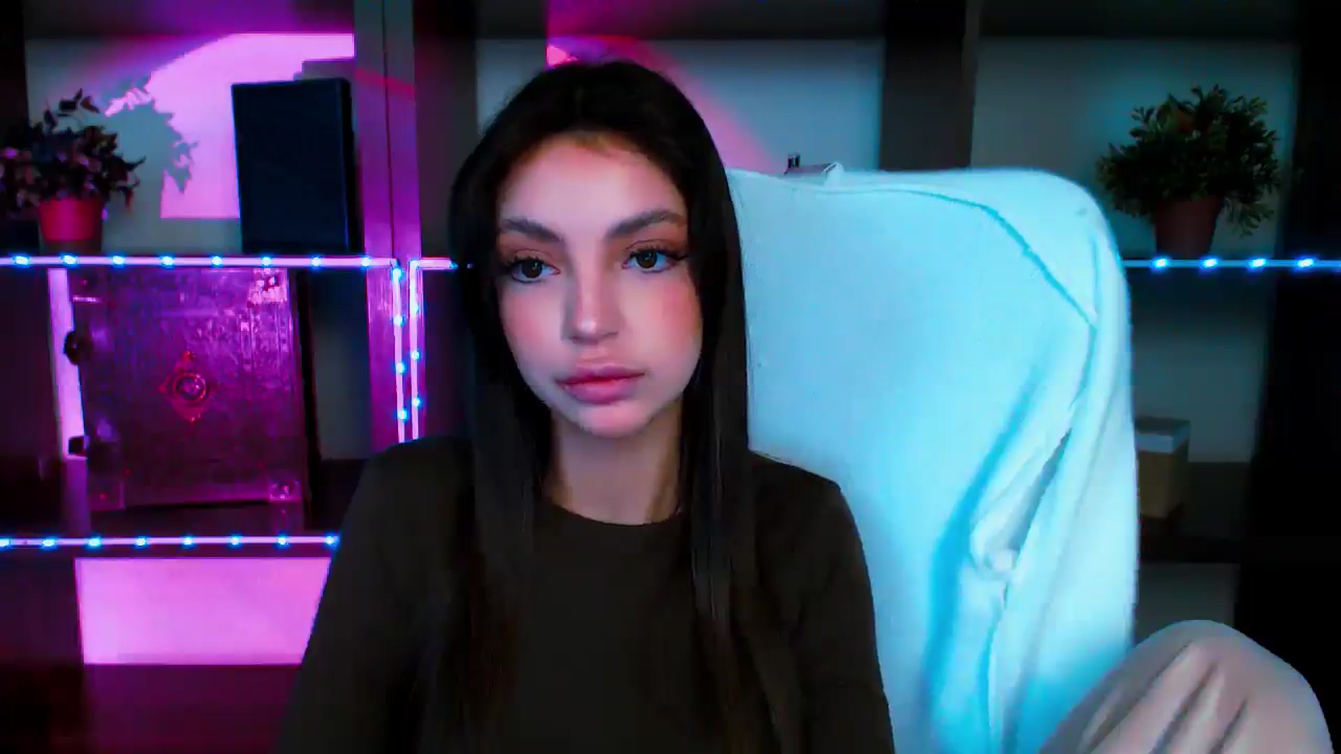 Gallery image thumbnail from Lexi_Jos's myfreecams stream on, 05/13/2025, 15:57 image 15 of 20