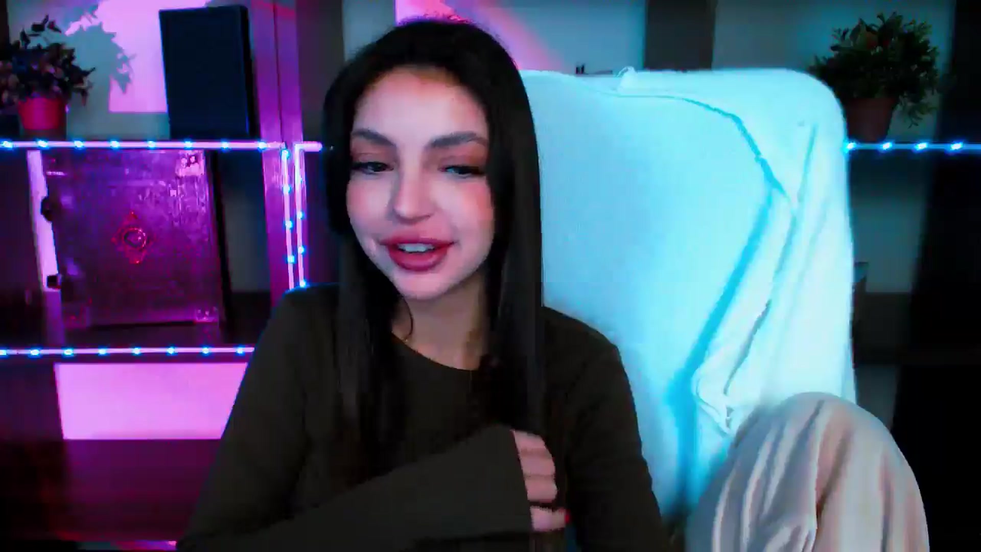 Gallery image thumbnail from Lexi_Jos's myfreecams stream on, 05/13/2025, 17:14 image 6 of 20