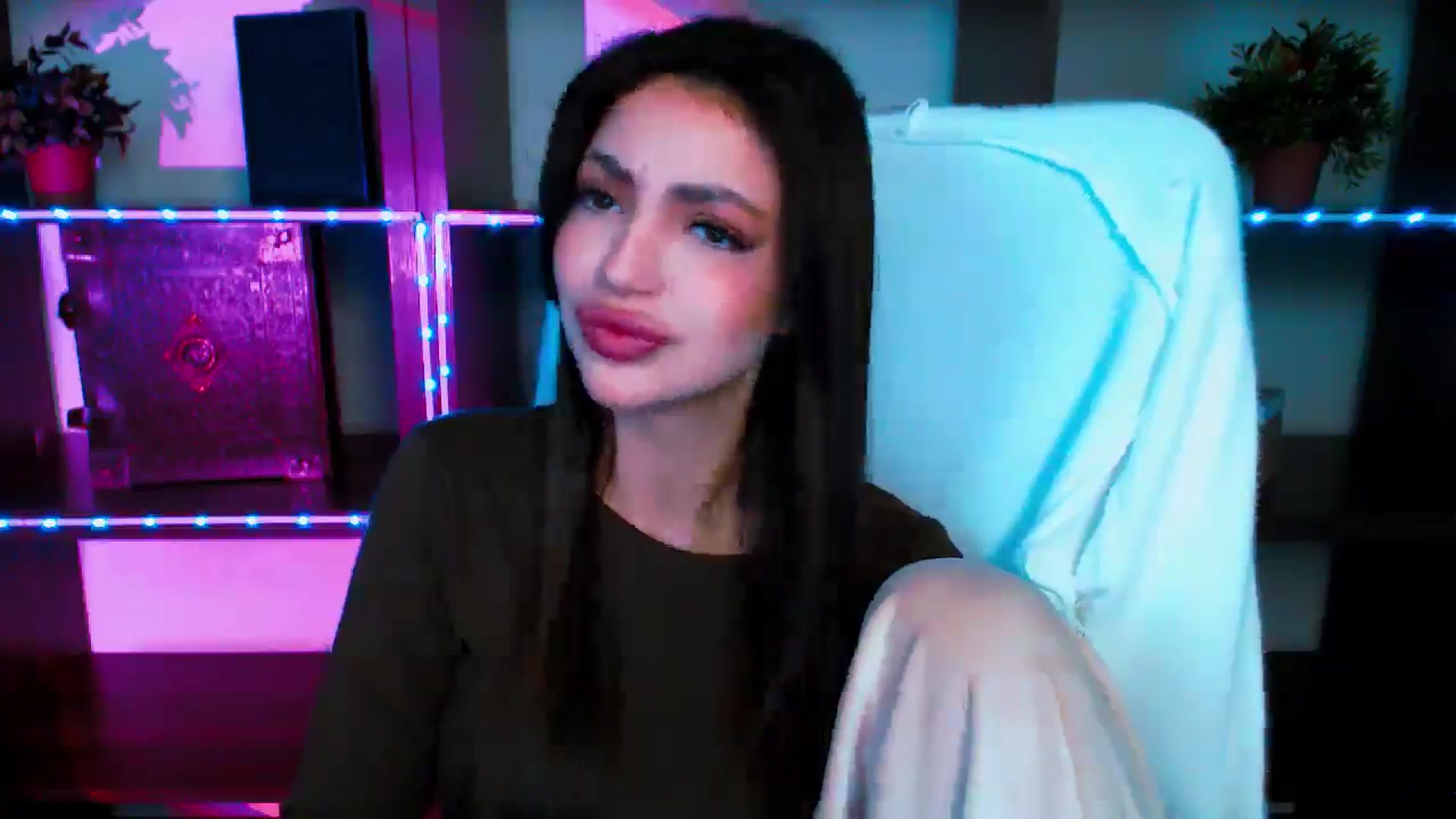 Gallery image thumbnail from Lexi_Jos's myfreecams stream on, 05/13/2025, 17:14 image 9 of 20