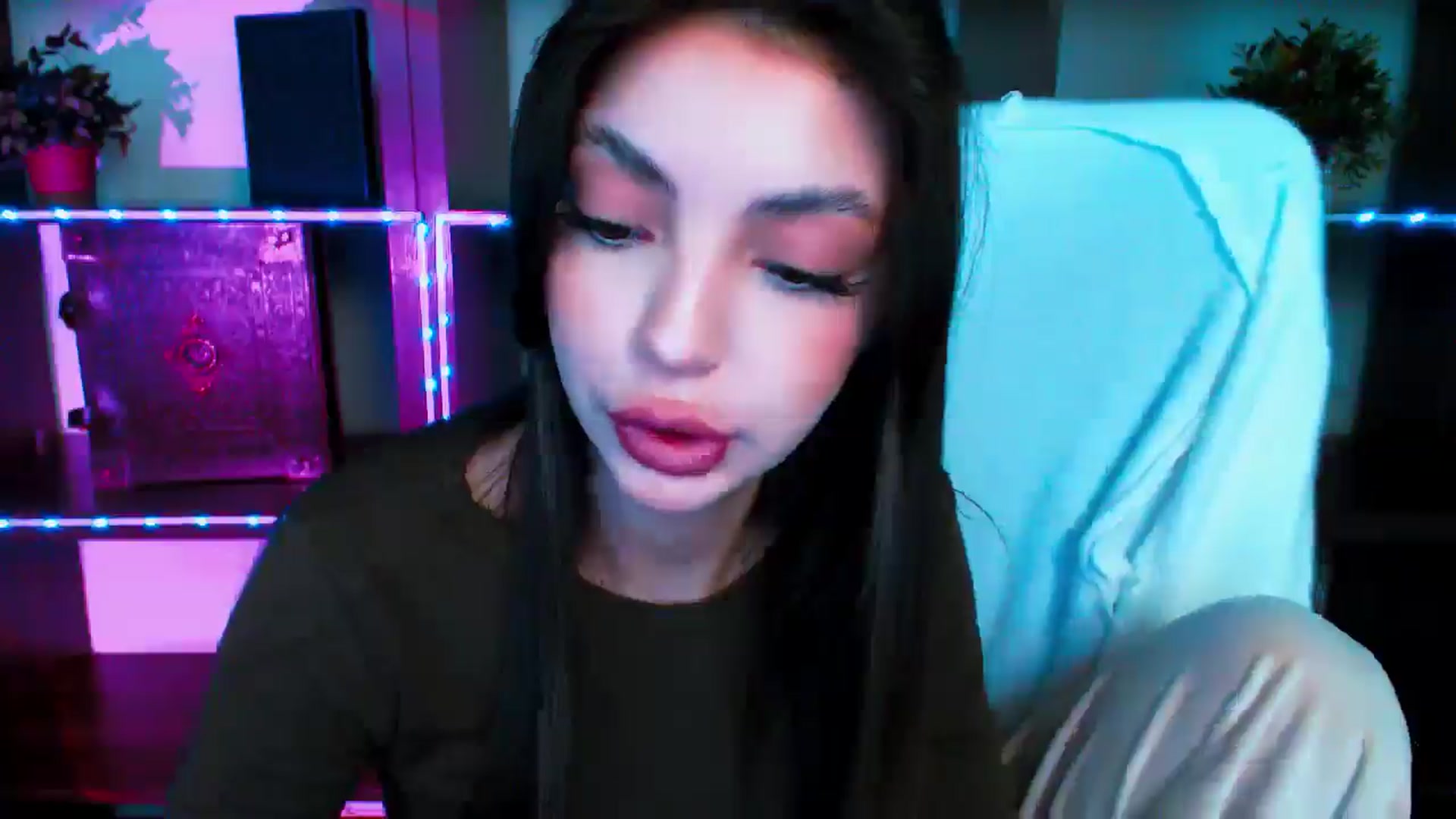 Gallery image thumbnail from Lexi_Jos's myfreecams stream on, 05/13/2025, 17:14 image 2 of 20