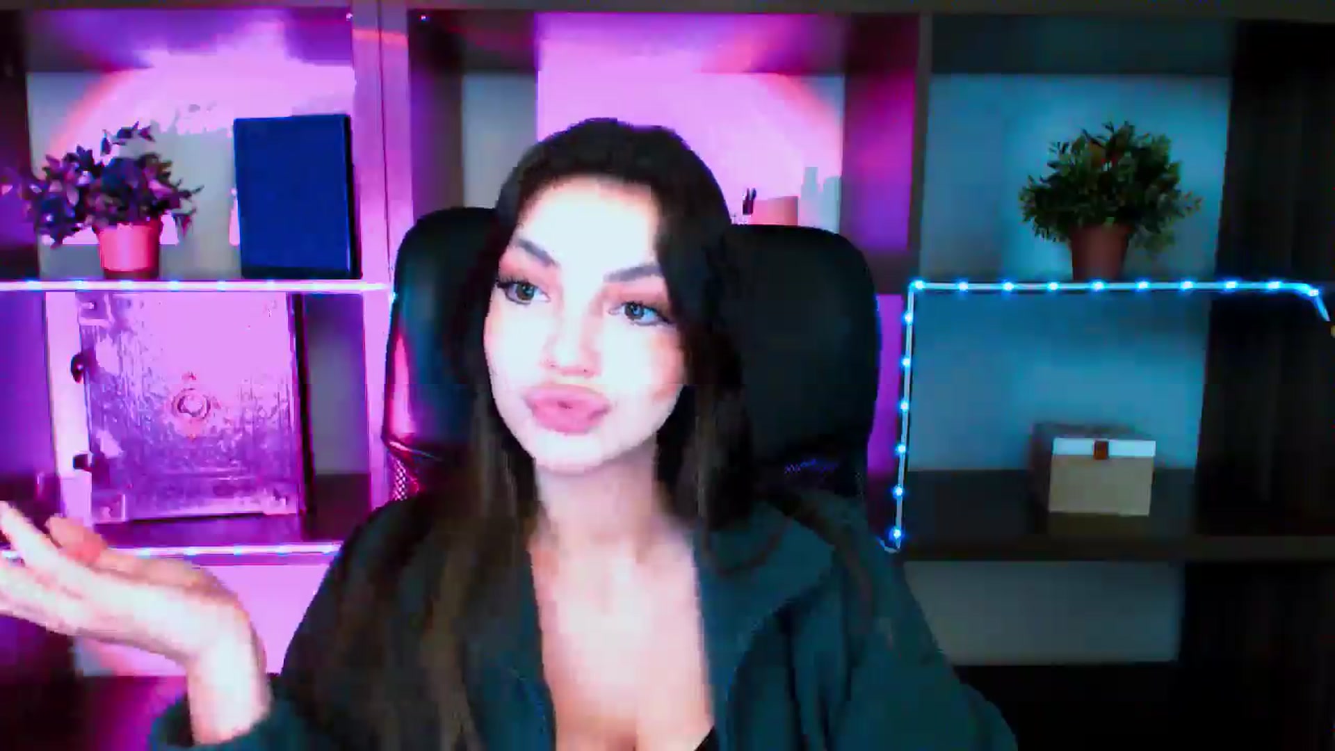 Gallery image thumbnail from Lexi_Jos's myfreecams stream on, 05/17/2025, 16:45 image 8 of 20
